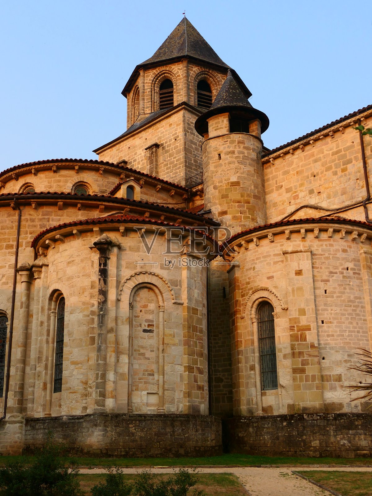 博利厄-苏尔-多尔多涅圣皮埃尔修道院教堂的后殿，12世纪，科雷兹照片摄影图片