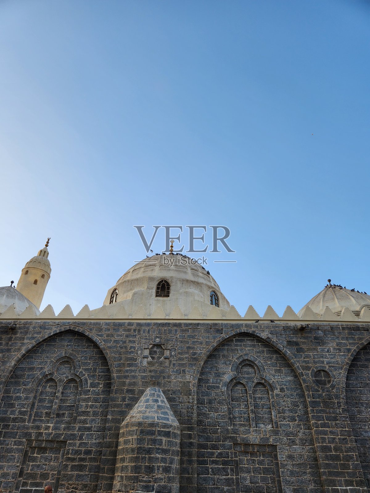 加马马清真寺与天空照片摄影图片