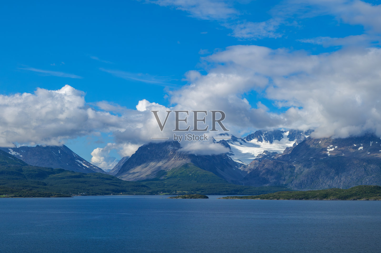 挪威北部的峡湾照片摄影图片