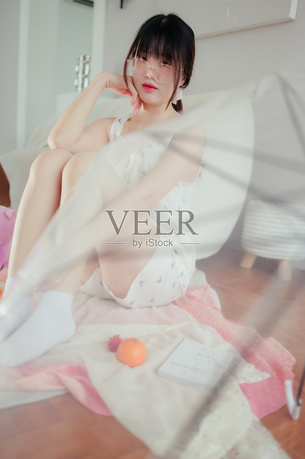 一个美丽的亚洲女孩照片摄影图片