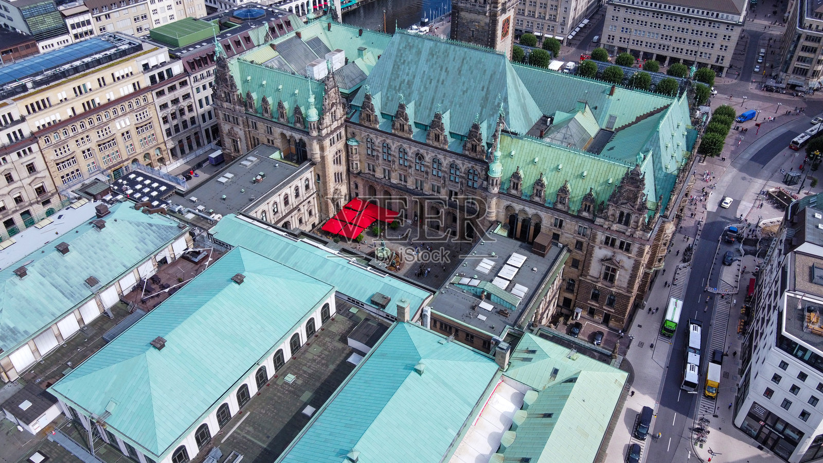 汉堡市政厅内部庭院的无人机视角照片摄影图片