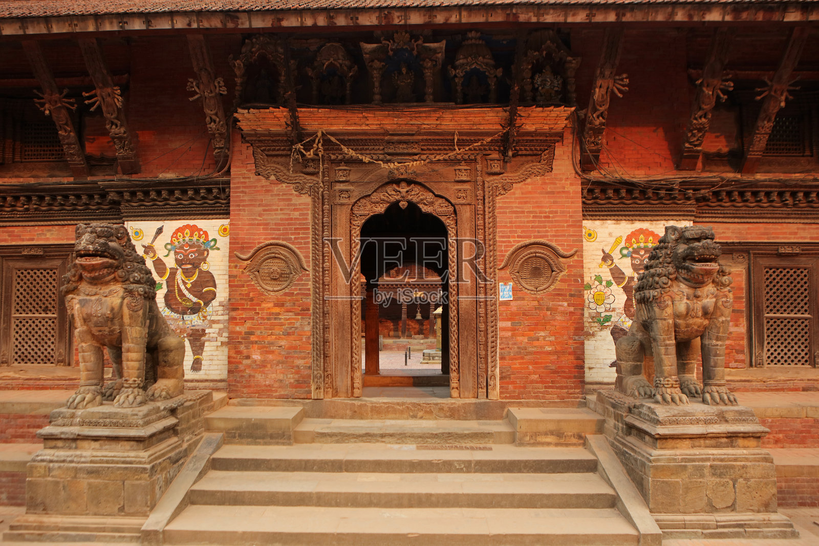 尼泊尔巴克塔普尔的佛教寺庙照片摄影图片