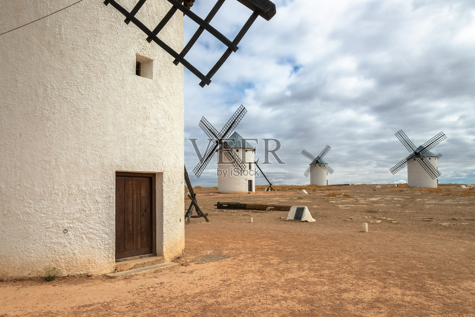 西班牙卡斯蒂利亚-拉曼恰的克里普塔纳平原风车照片摄影图片