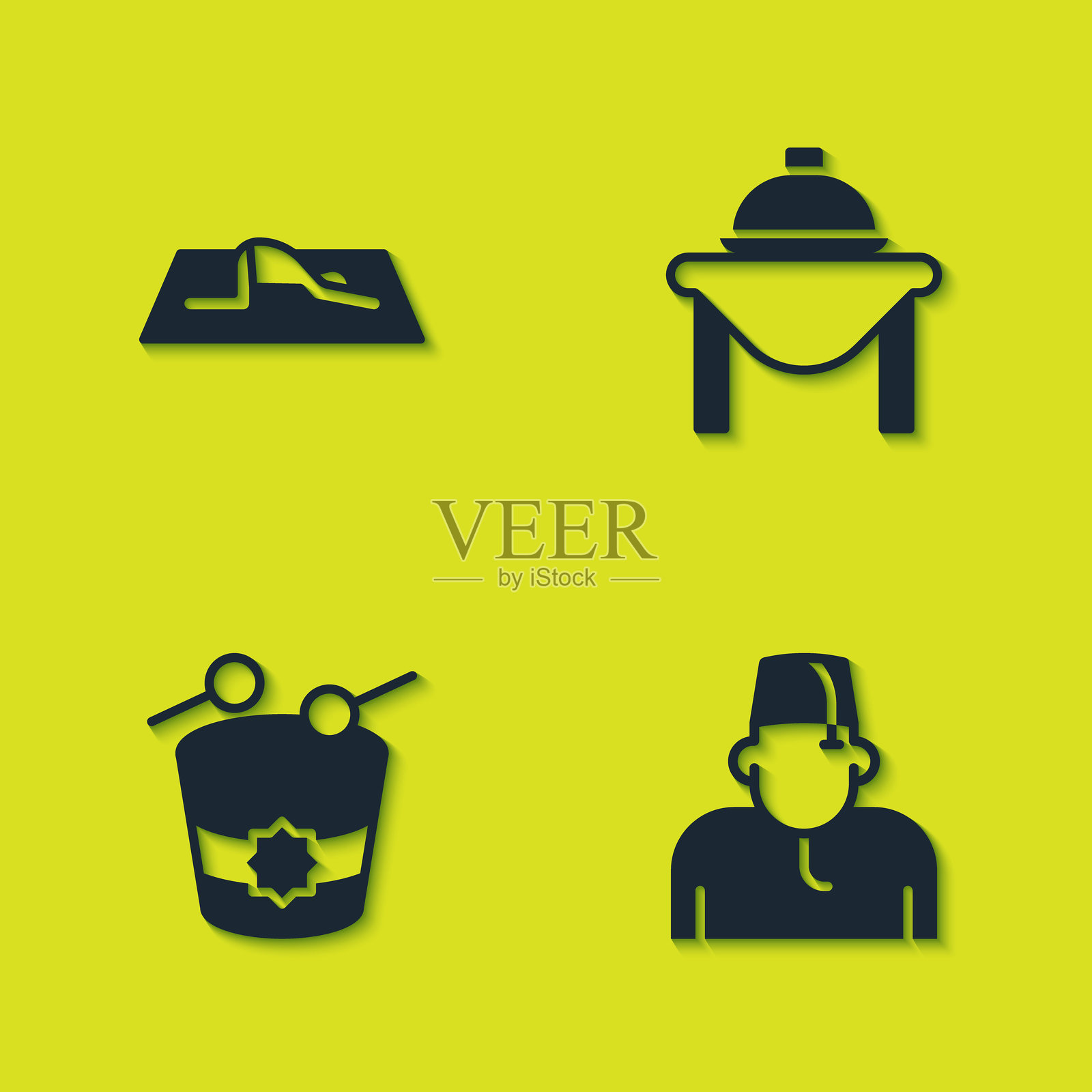 穆斯林男子祈祷，斋月鼓和餐桌食物图标。矢量图。插画图片素材