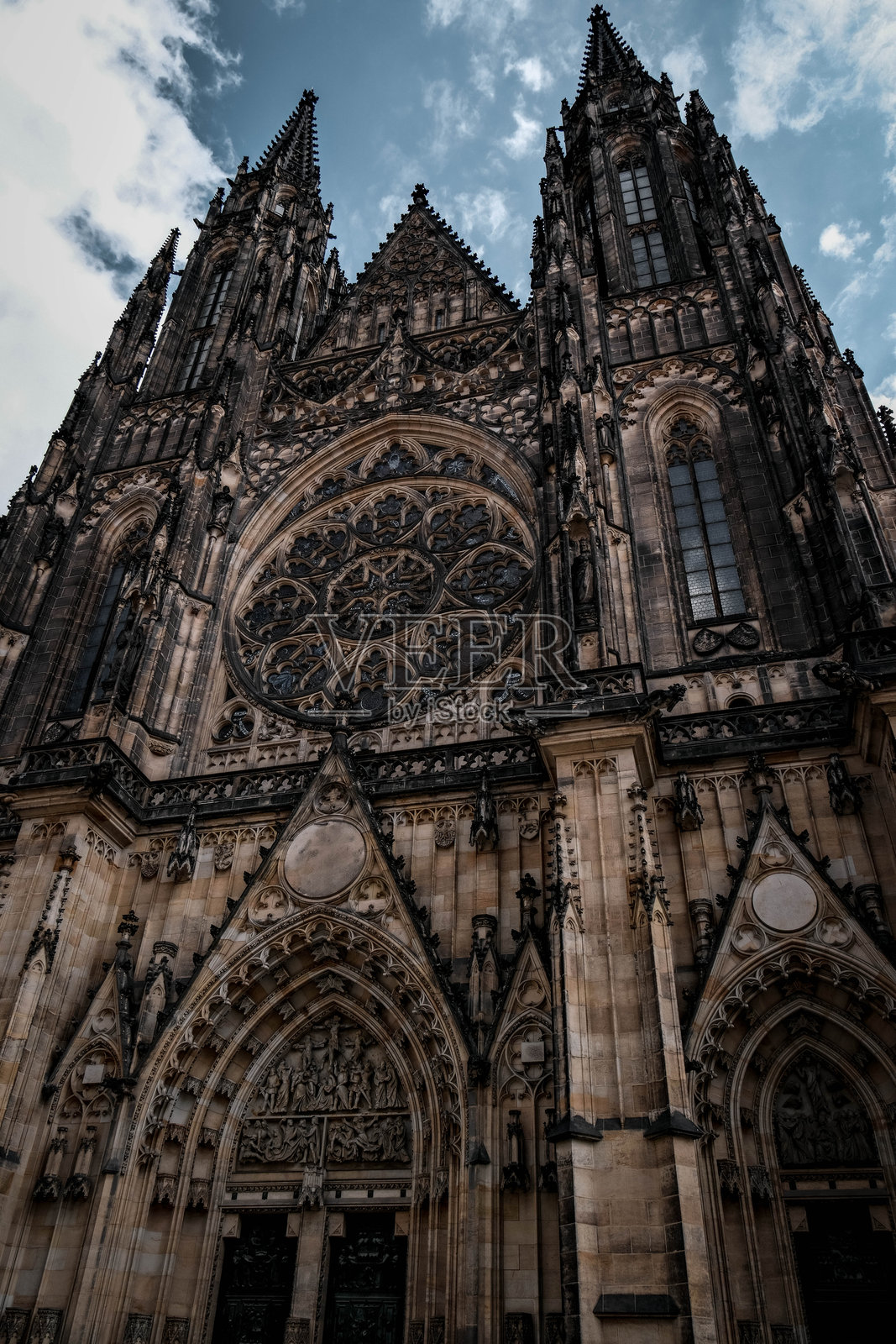 圣维特大教堂是位于布拉格的一座教堂，是这座城市的象征之一。照片摄影图片