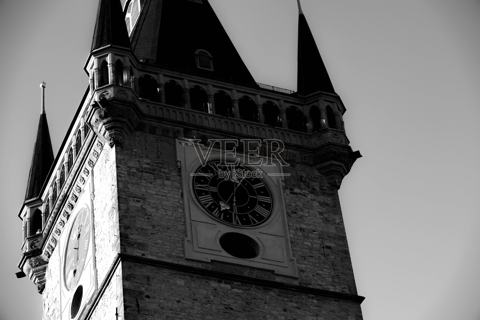 老市政厅上方的钟楼曾是布拉格旧城区的市政厅。照片摄影图片