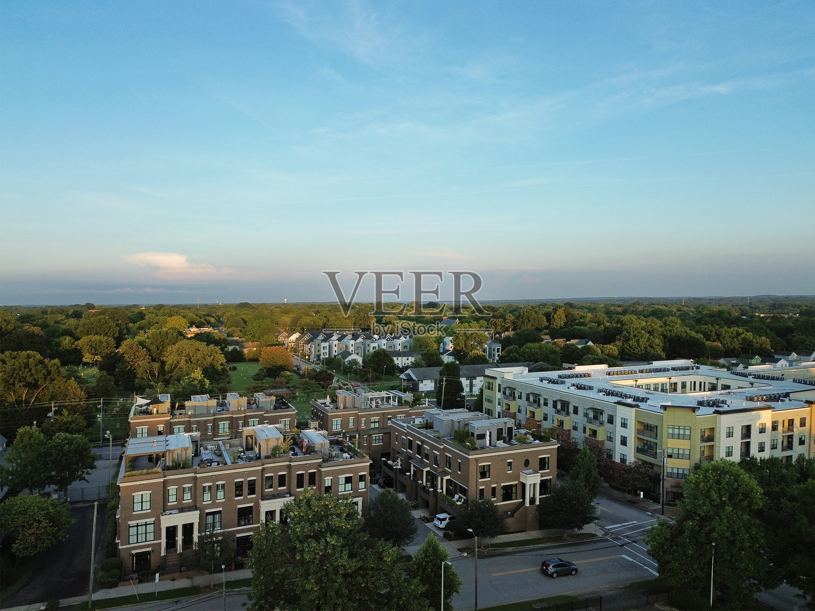 北卡罗来纳州罗利市中心住宅和公寓的航拍镜头照片摄影图片