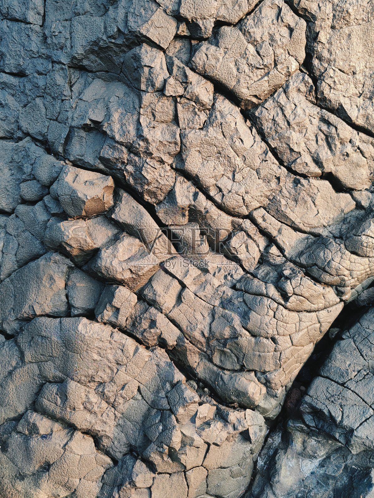 黑色熔岩纹理背景。抽象背景纹理波浪。照片摄影图片