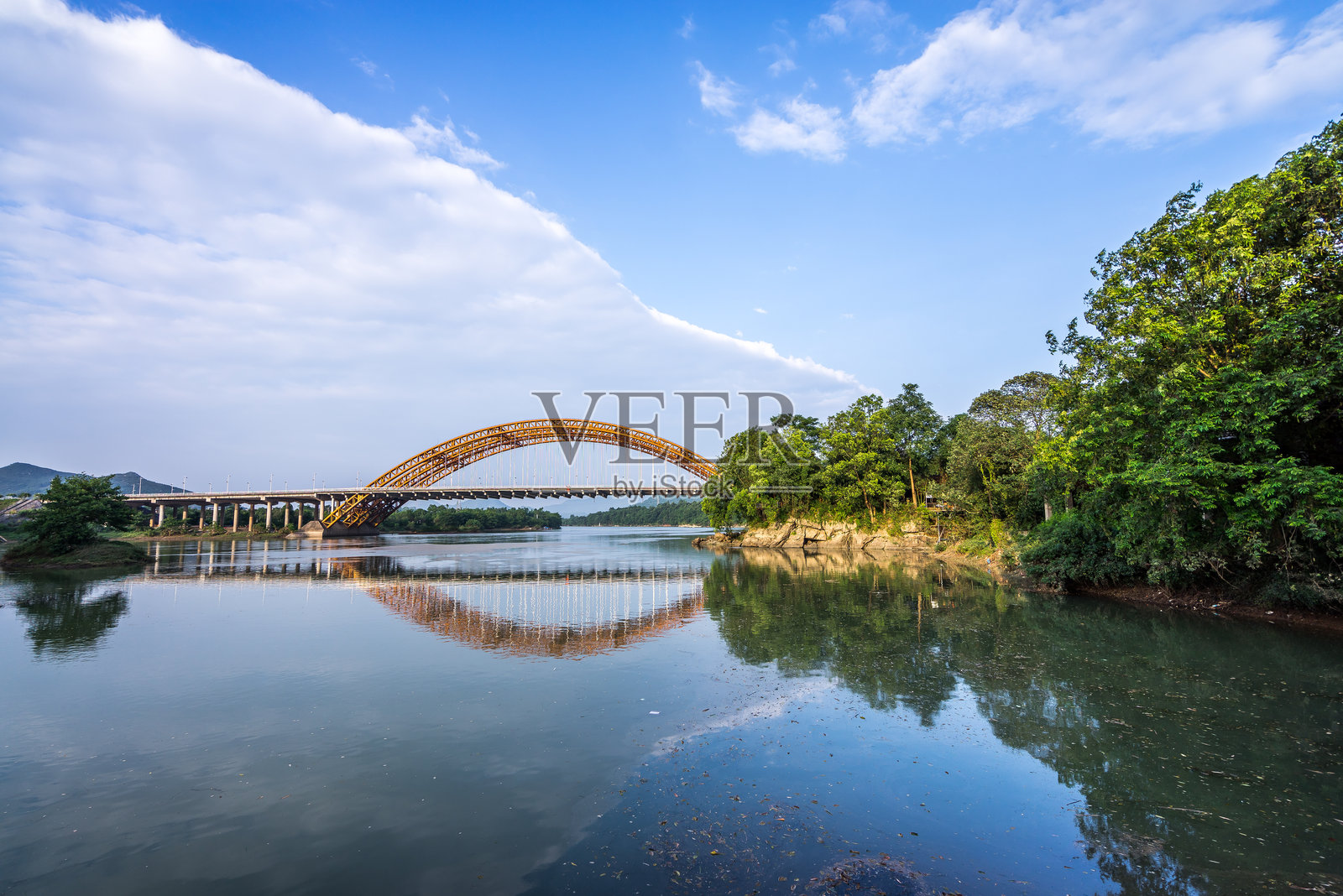 桂林喀斯特。漓江旅游区，阳朔，桂林，广西，中国，亚洲。喀斯特地貌。照片摄影图片