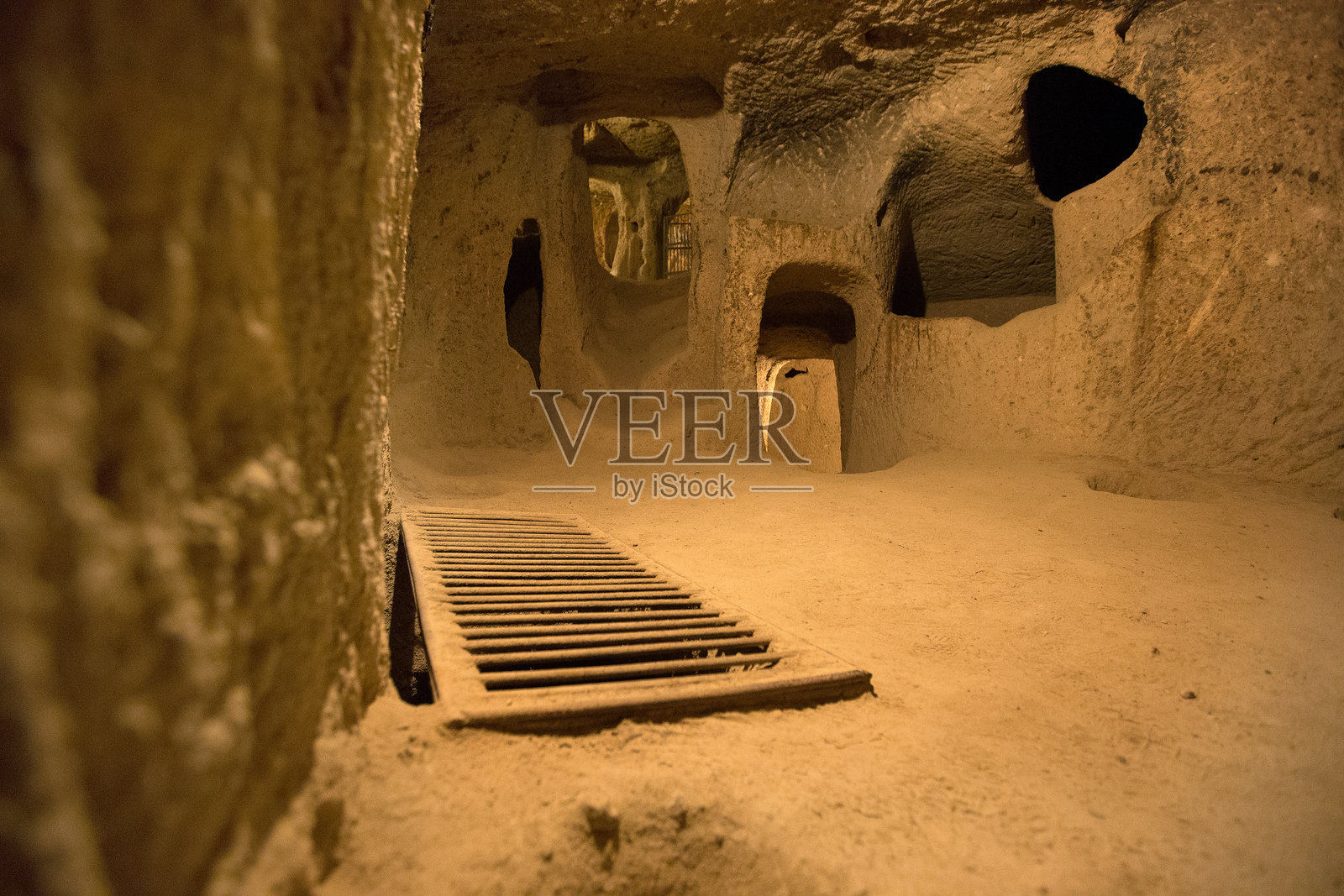 土耳其内夫谢希尔的地下城市照片摄影图片