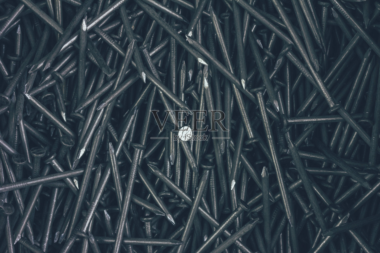 一堆金属钉子的特写俯视图照片摄影图片