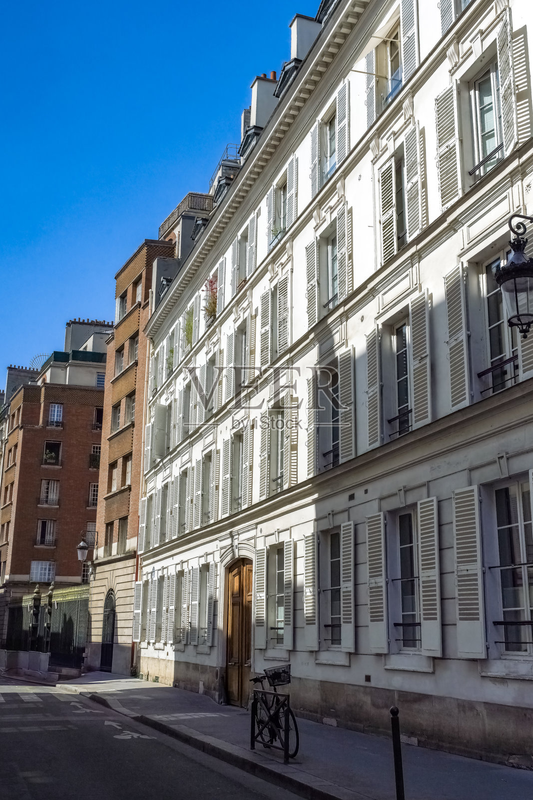 巴黎，塞夫尔街美丽的外立面照片摄影图片