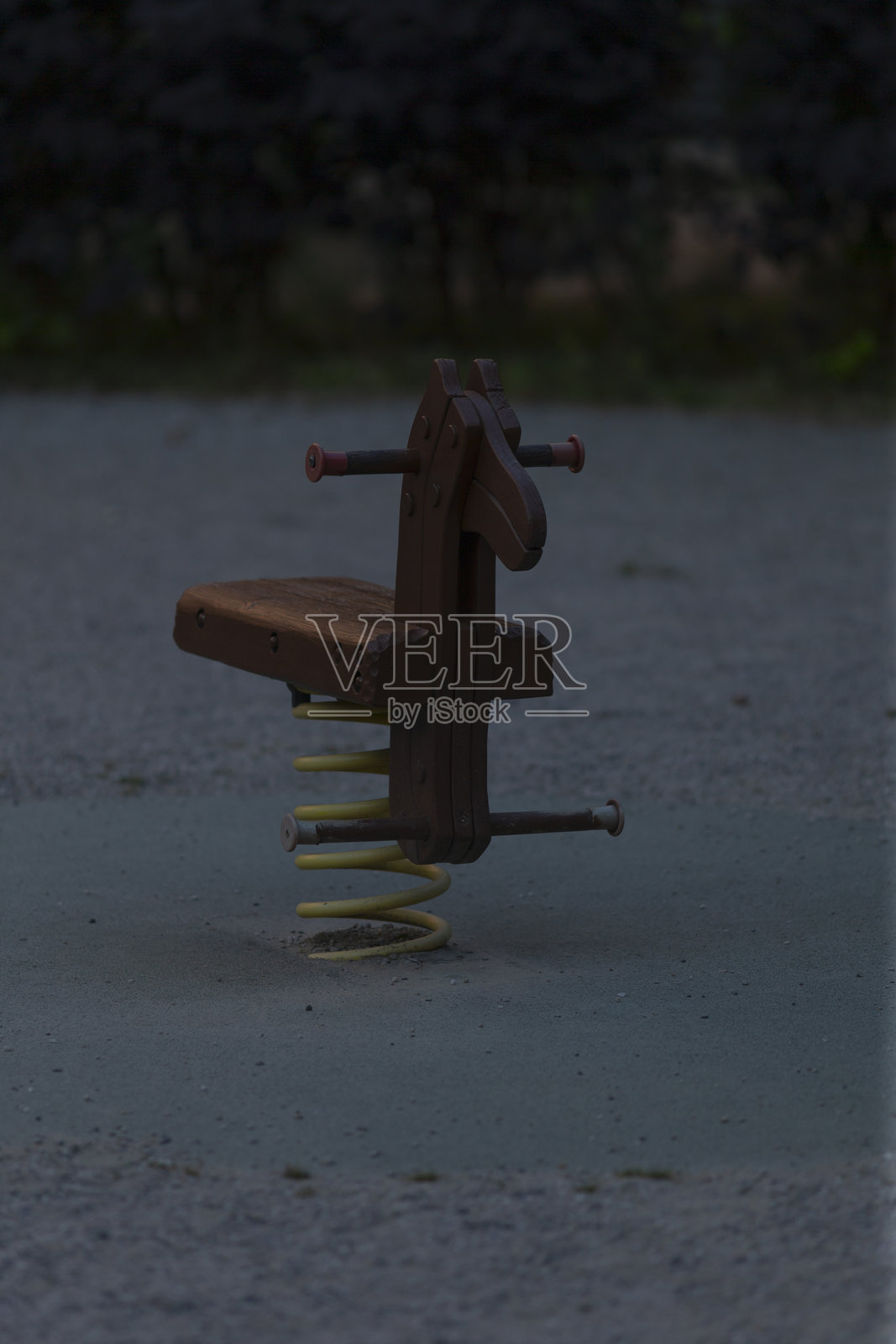 专为儿童游乐区设计的迷人复古春马照片摄影图片