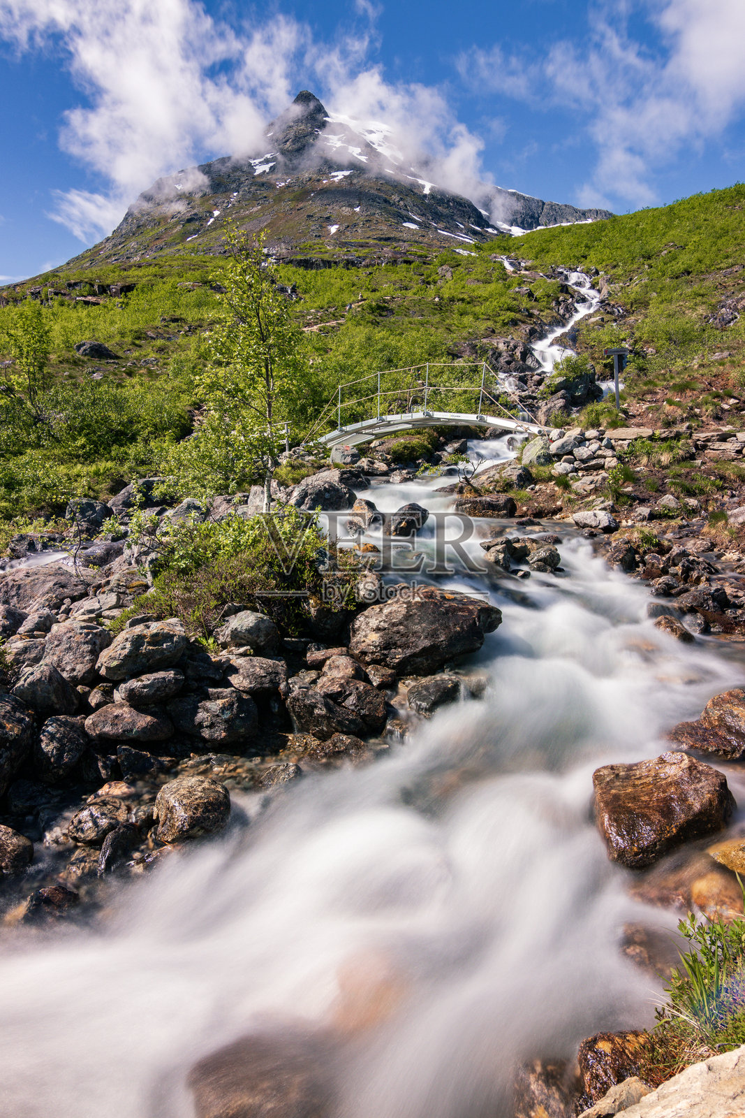 美丽的罗姆斯达尔塞根徒步小径，位于安达尔斯内斯（挪威）照片摄影图片