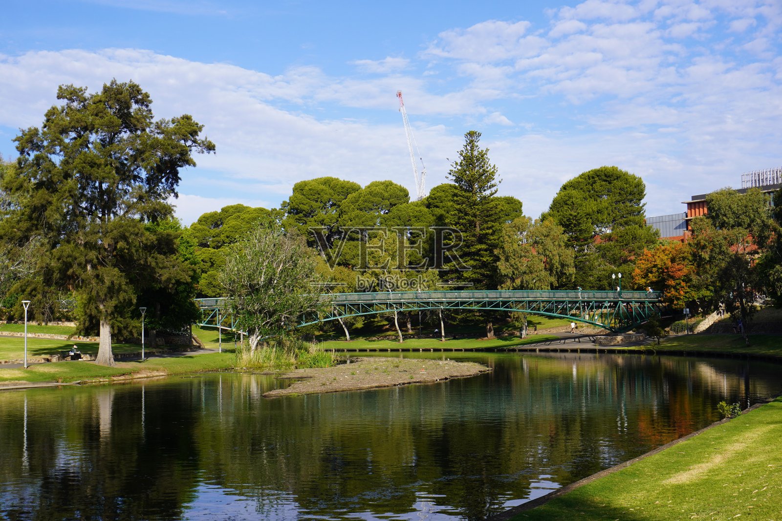 托伦斯河公园与步行桥在午后的光照片摄影图片