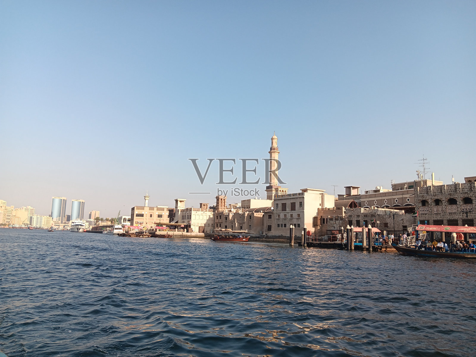 迪拜河帆船之旅照片摄影图片