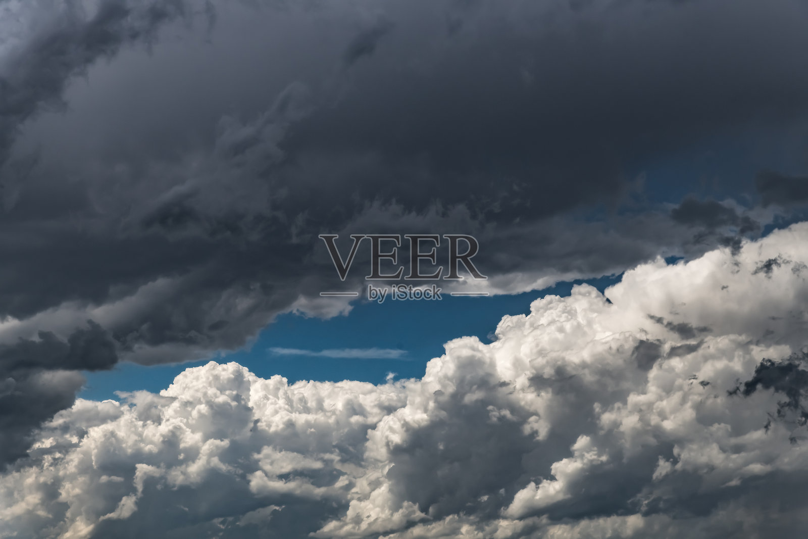 夏日风暴景观在乡下照片摄影图片