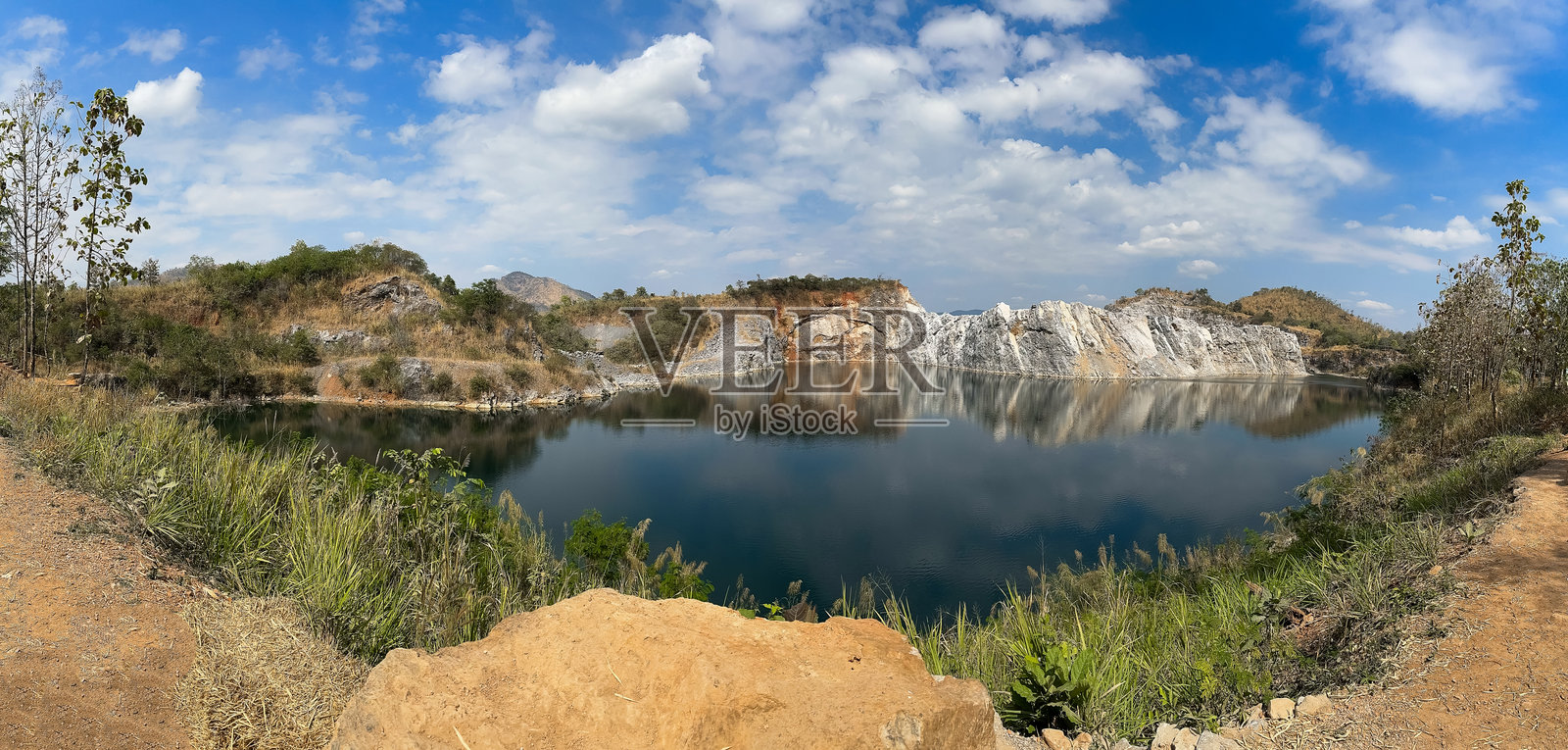 富富民区的蓝湖、翡翠池、翡翠水。孔敬省的。照片摄影图片