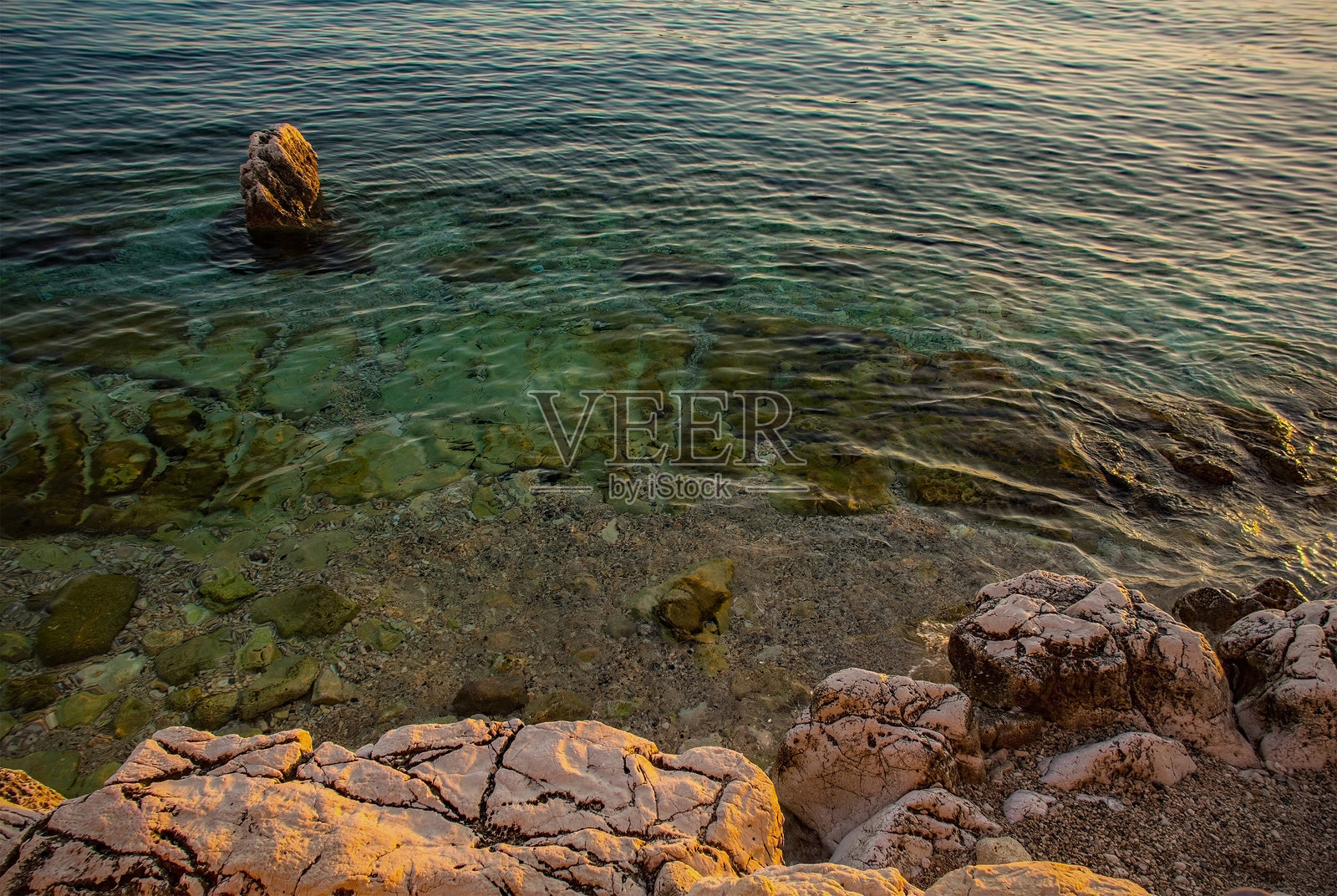 克罗地亚Novi Vinodolski海岸照片摄影图片