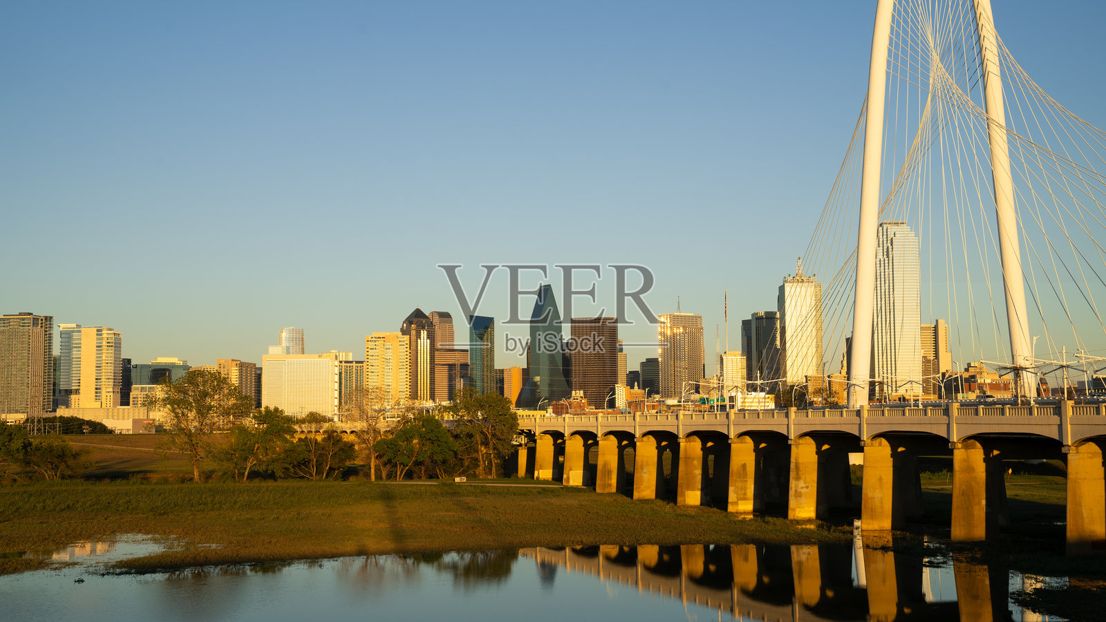 白天的达拉斯市中心照片摄影图片