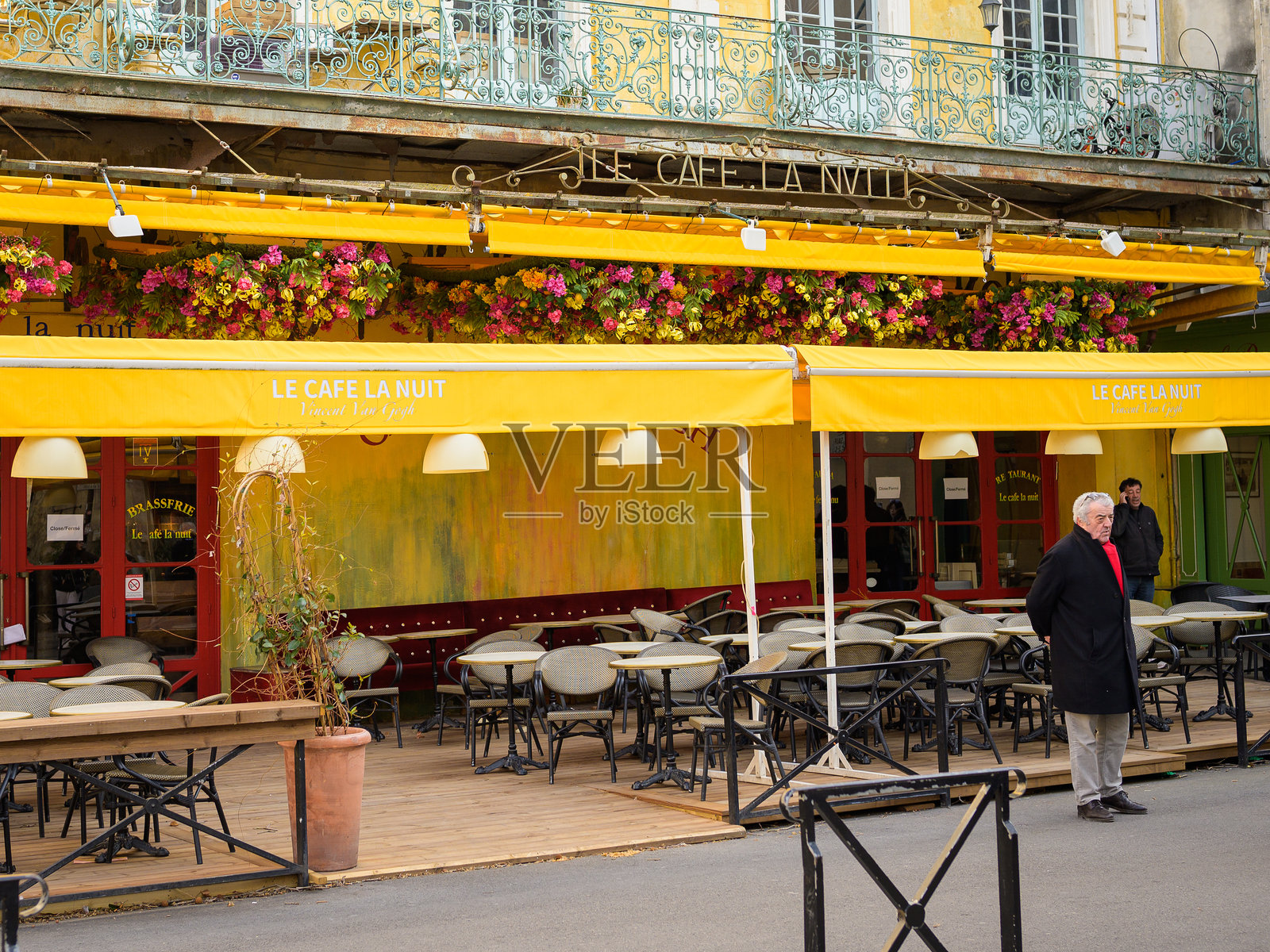广场上的梵高咖啡馆照片摄影图片