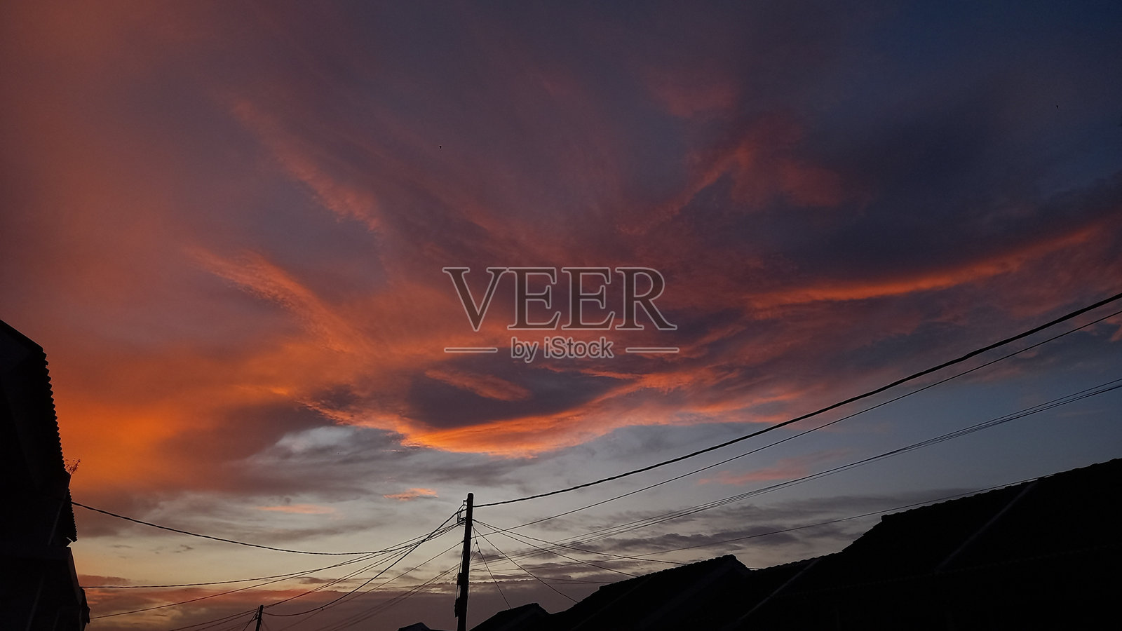 傍晚的天空或日落和多云的美丽景色照片摄影图片