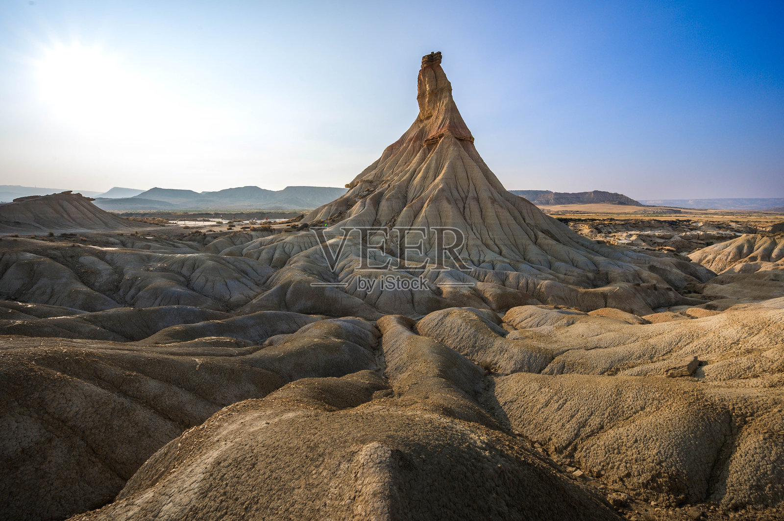 巴尔德纳斯·雷亚莱斯西班牙纳瓦拉的卡斯蒂尔德蒂埃拉岩石形成在日落时分照片摄影图片