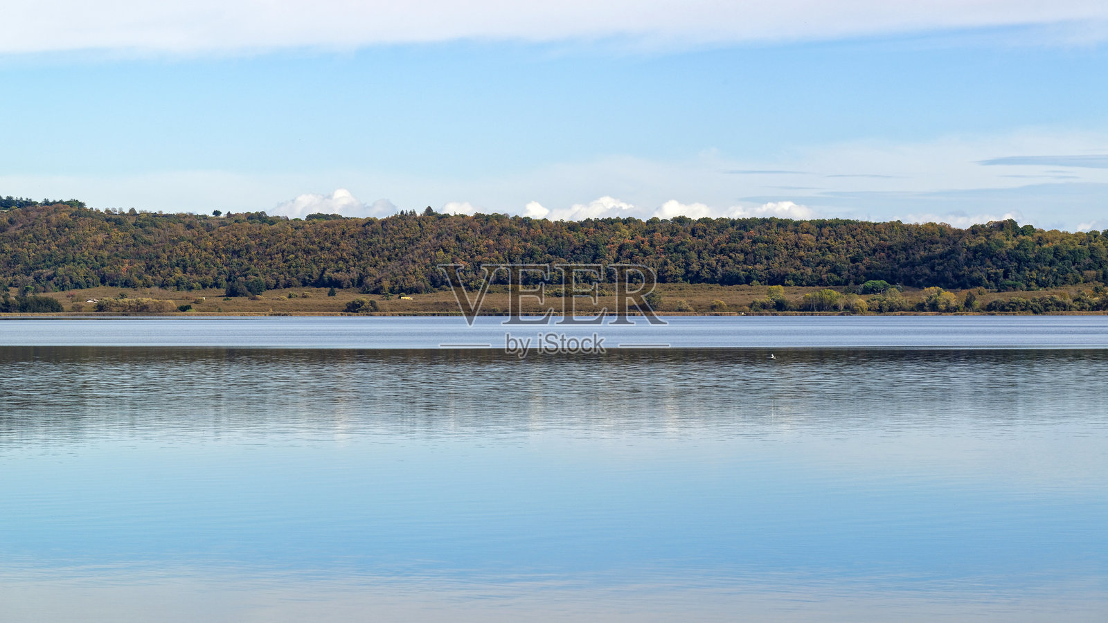 意大利的维科湖照片摄影图片