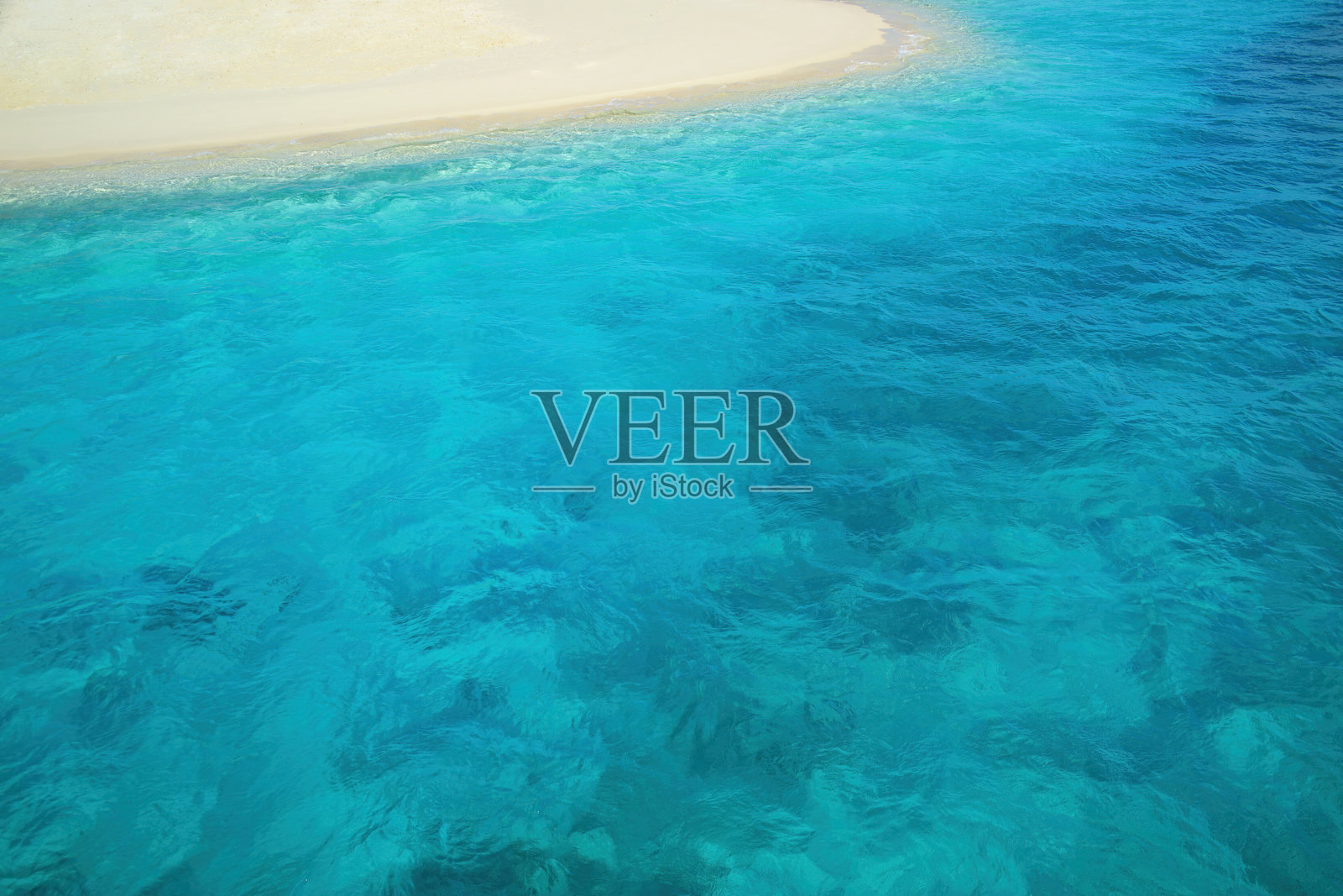 欧维亚和穆利岛之间的水道流入欧维亚泻湖，忠诚群岛，新喀里多尼亚照片摄影图片