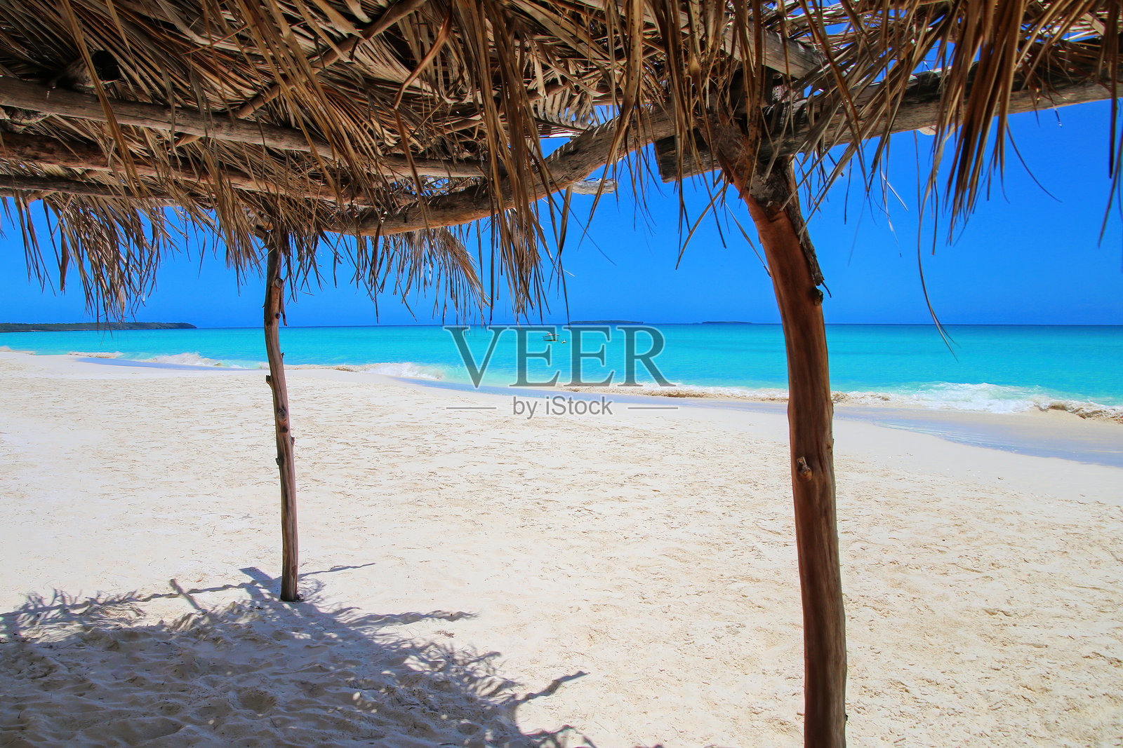 新喀里多尼亚忠诚群岛的乌韦阿岛、穆利岛的乌韦阿泻湖沿岸的法亚乌海滩照片摄影图片