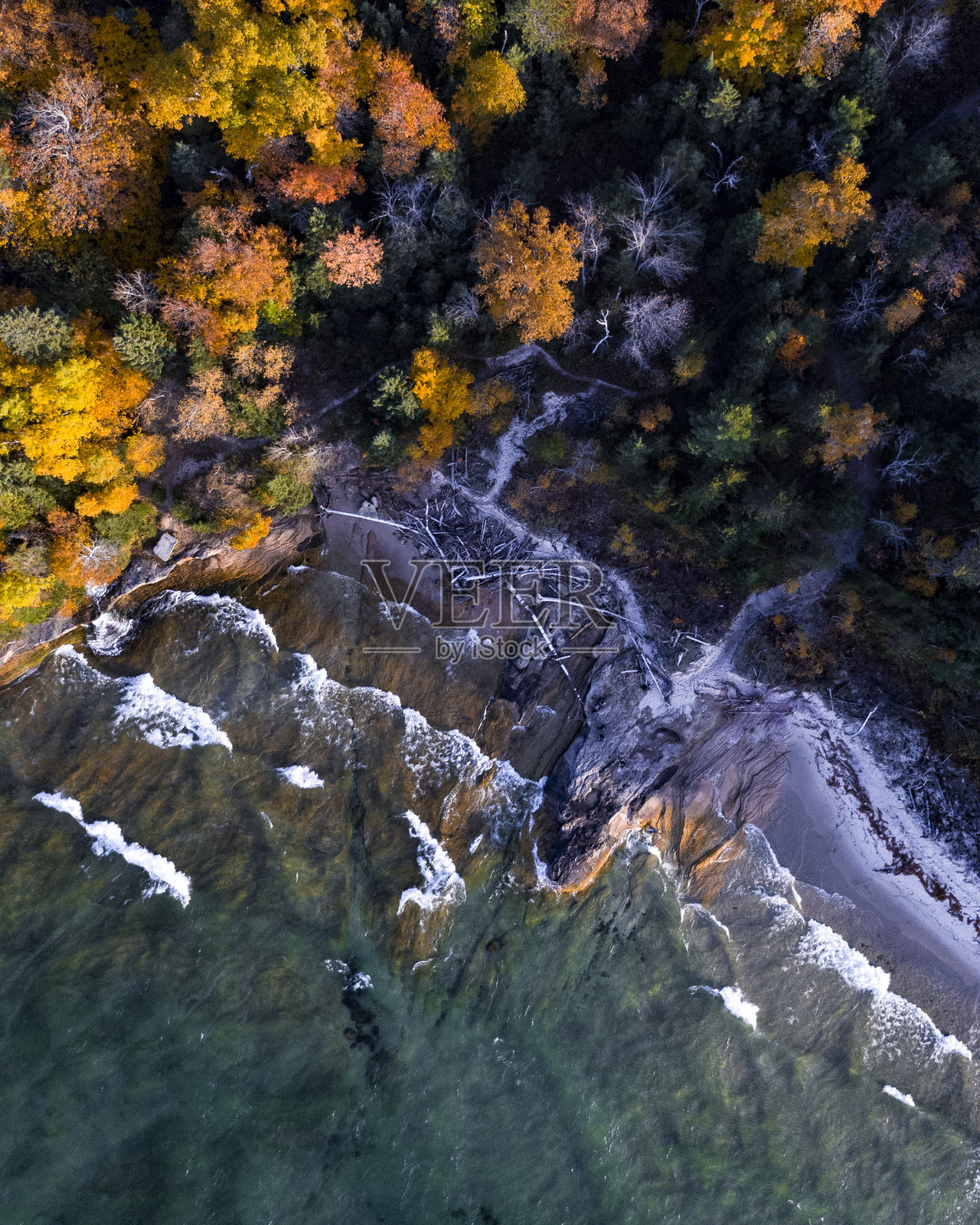 秋季海岸的鸟瞰图照片摄影图片