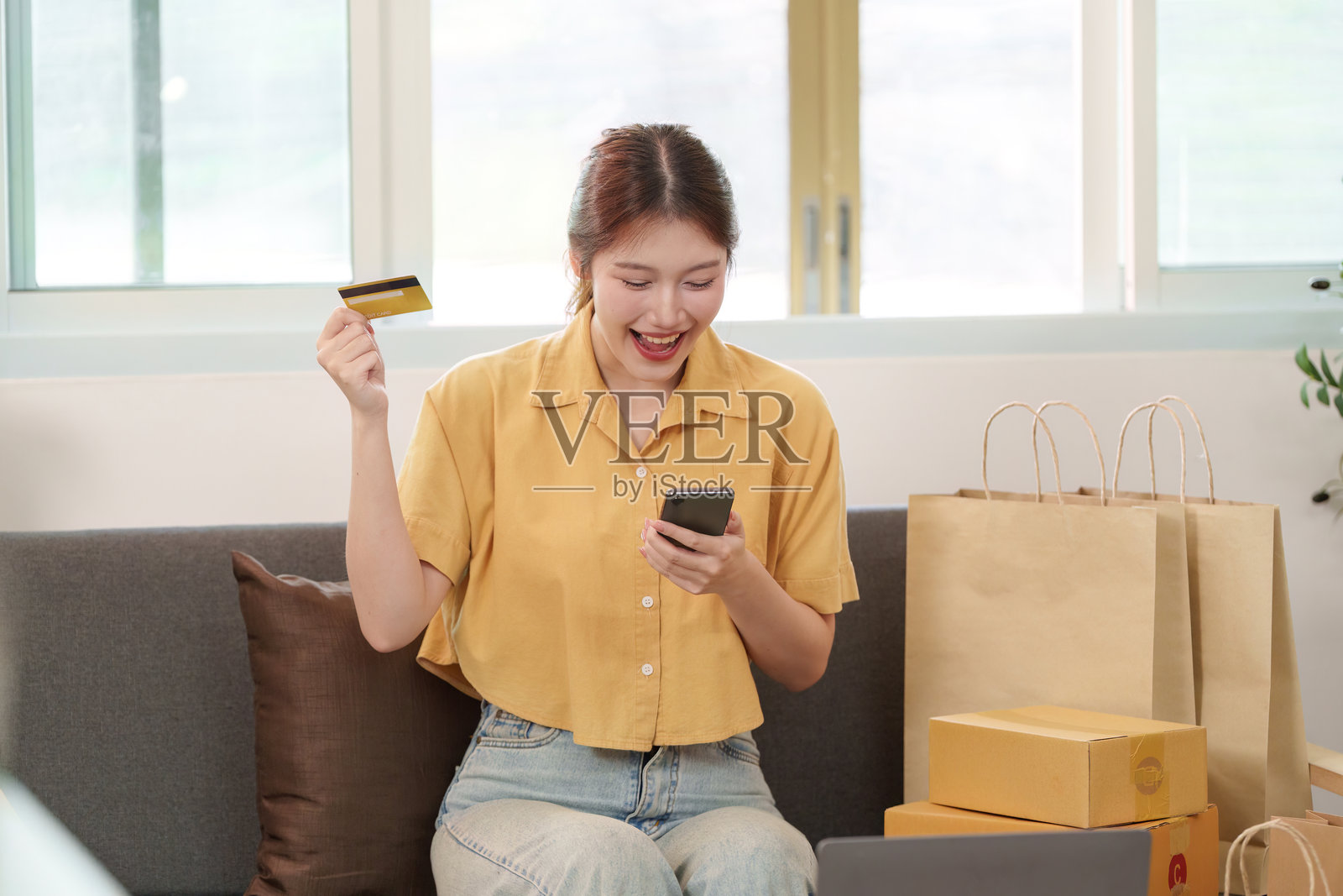 网络星期一的庆祝活动，在线购物和信用卡照片摄影图片