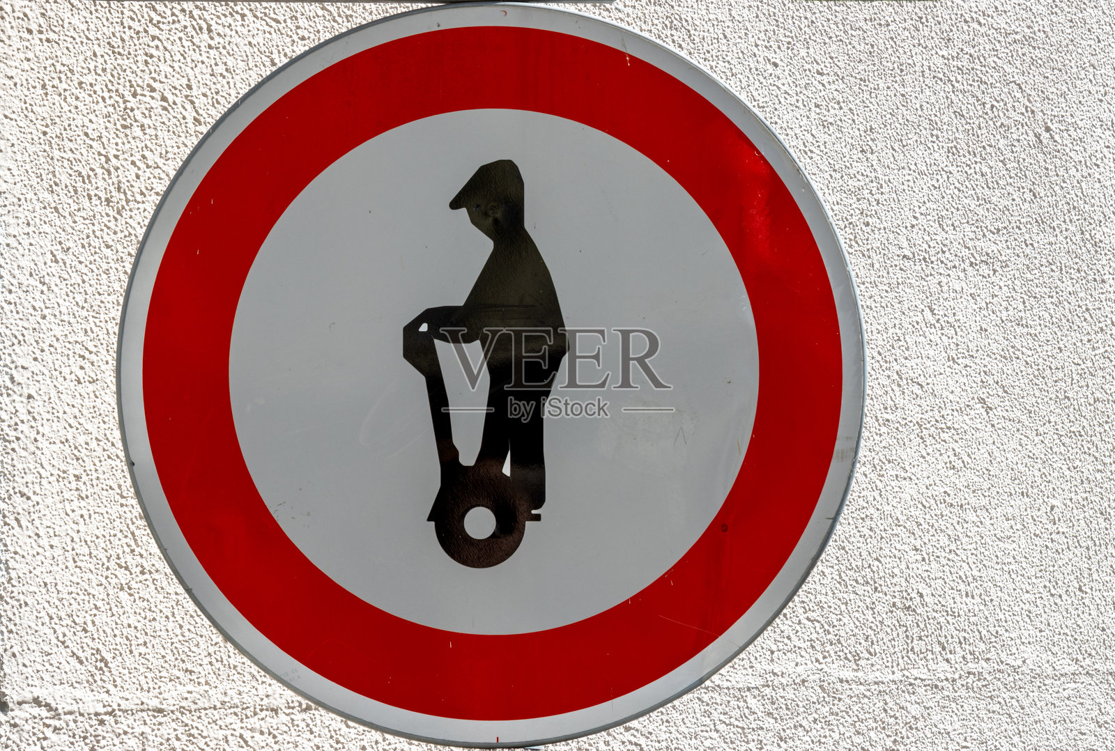 捷克共和国的滑板车禁止通行交通标志照片摄影图片