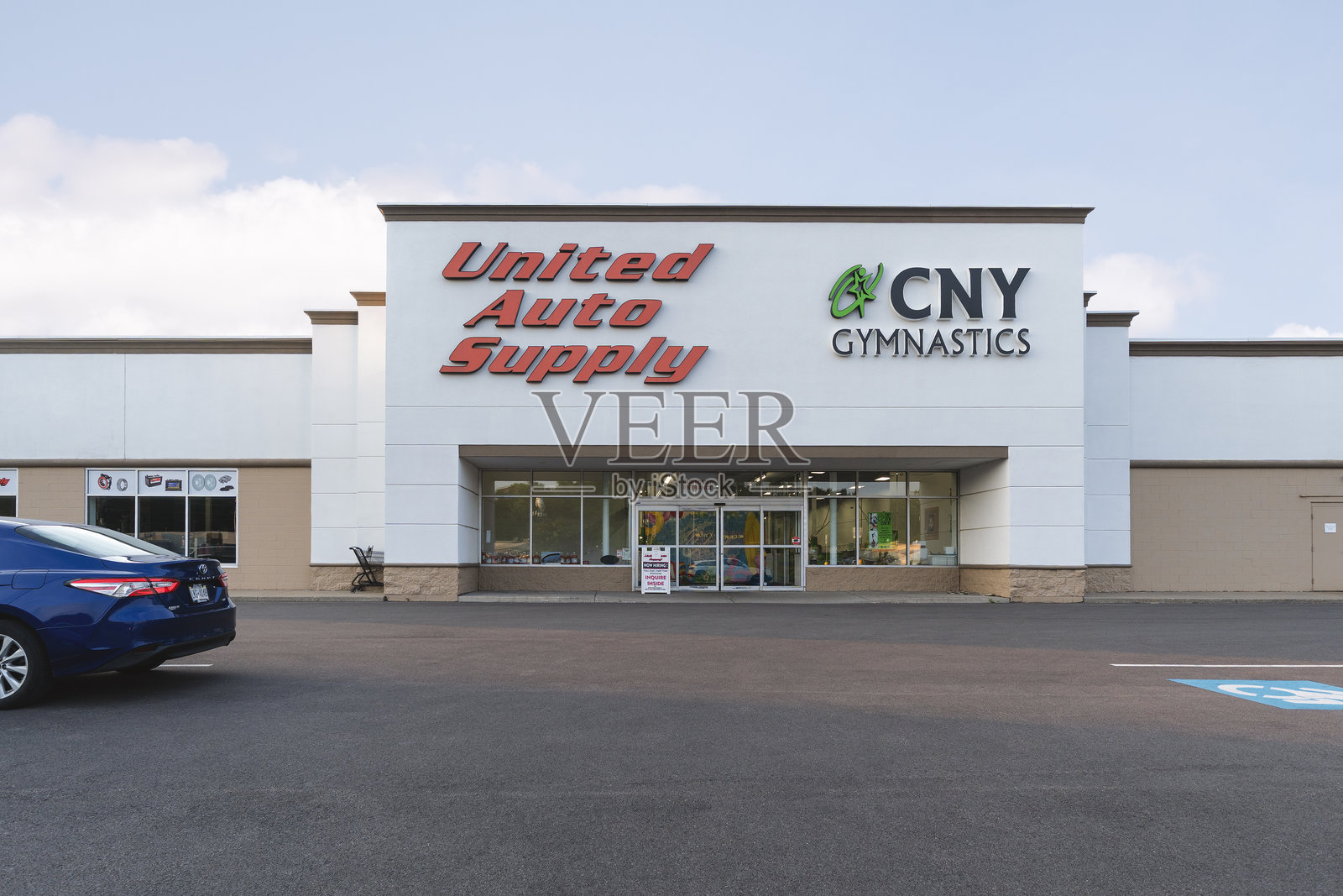 联合汽车供应公司和CNY体操学校照片摄影图片