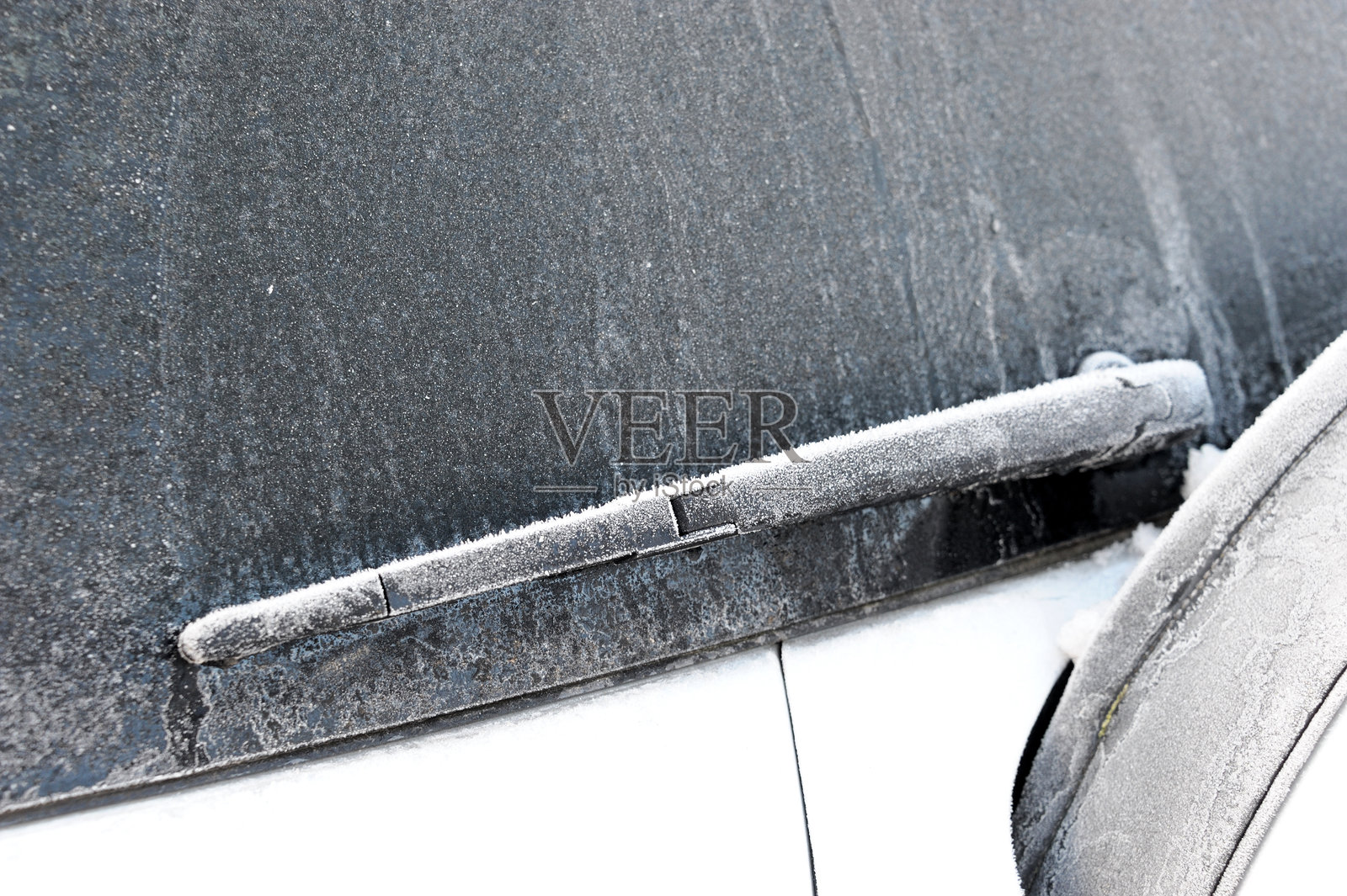 车辆后窗上的冬季霜冻特写照片摄影图片