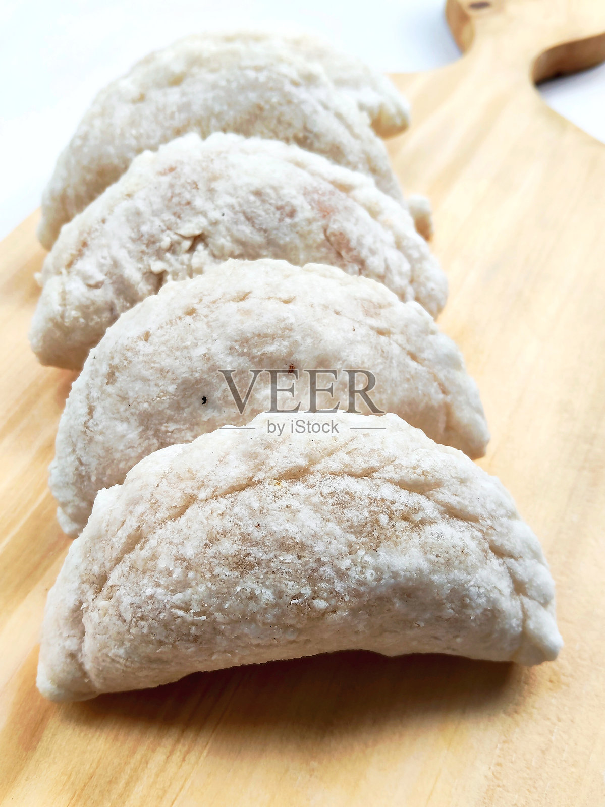 自制炸圈饼，咸香有嚼劲的传统街头小吃照片摄影图片