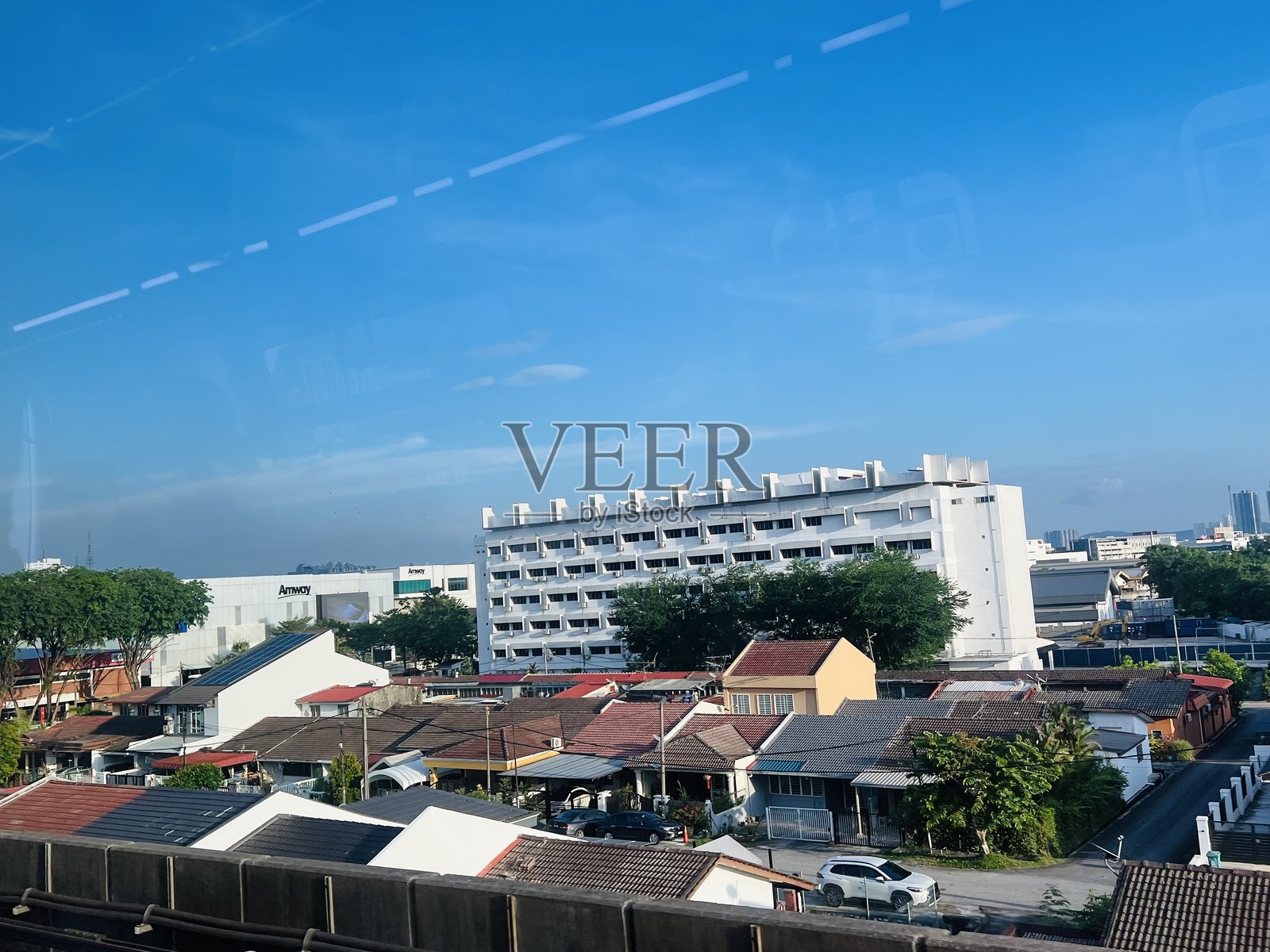 现代建筑工地，配有起重机和钢框架照片摄影图片