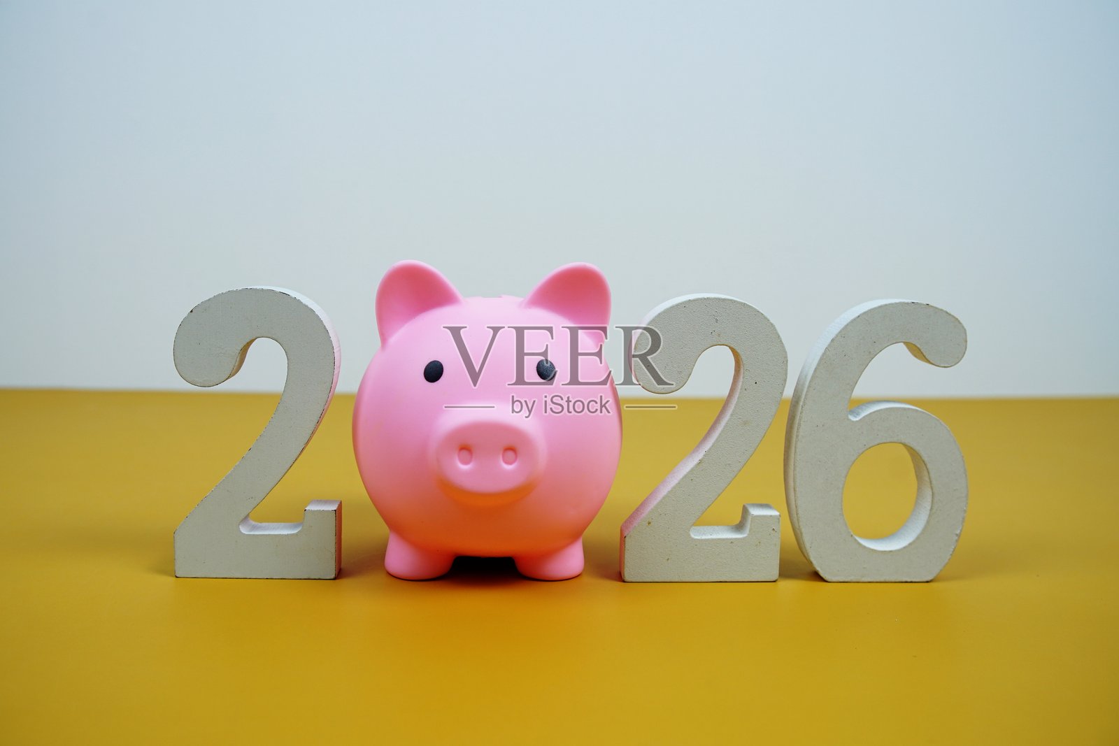 2026年新年储蓄和投资概念与储蓄罐照片摄影图片