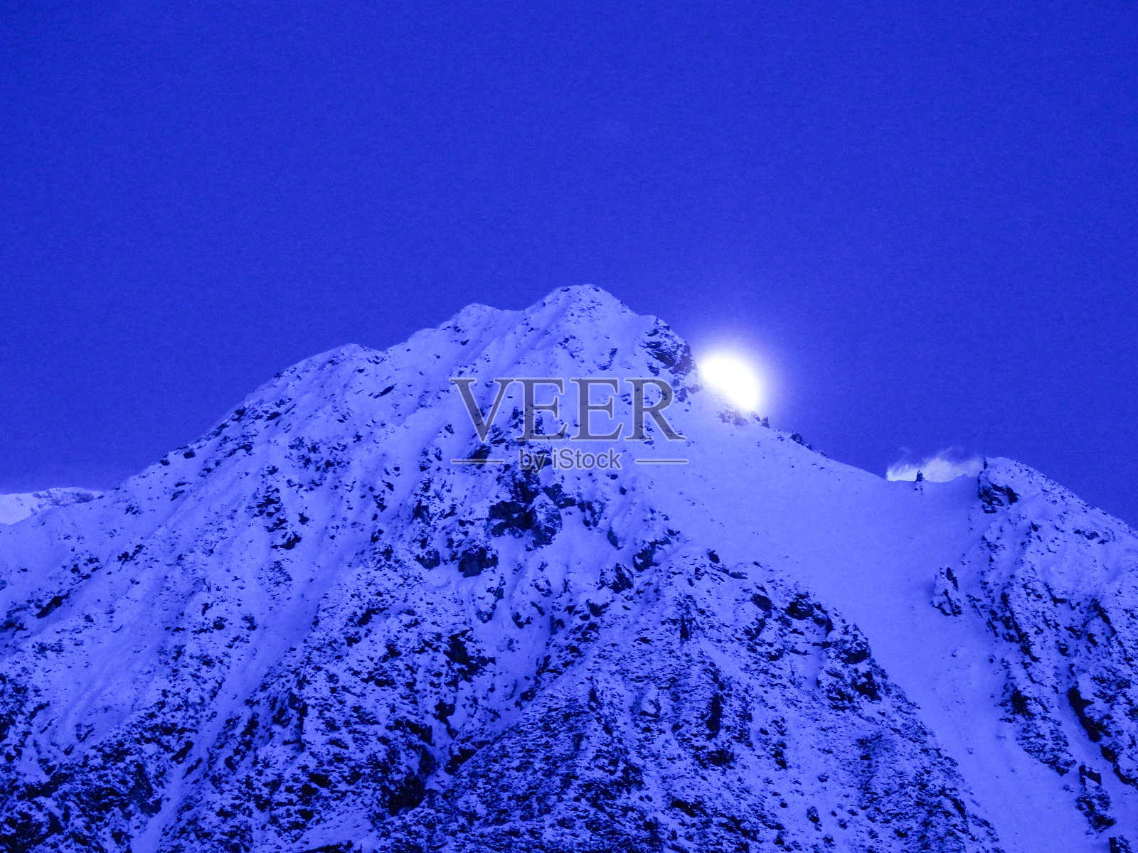 库克山脉与月亮照片摄影图片