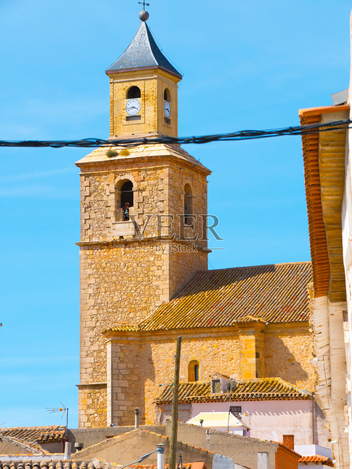 西班牙托莱多的维拉马约尔德圣地亚哥教堂。照片摄影图片