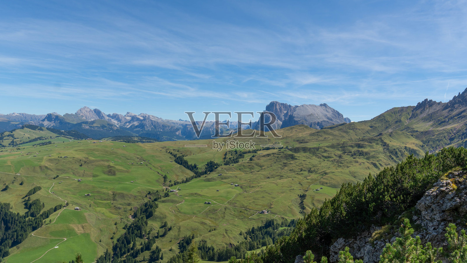 意大利南蒂罗尔卡斯特尔鲁特的塞尔瓦阿尔卑斯山壮丽景色照片摄影图片
