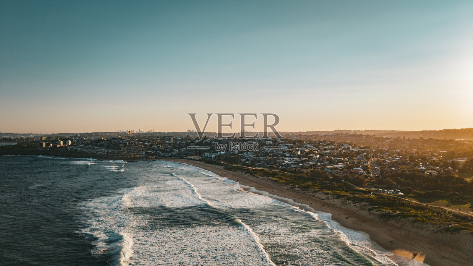 惊人的Curl Curl无人机视角，澳大利亚悉尼北部海滩。海滩，自然，海洋。照片摄影图片