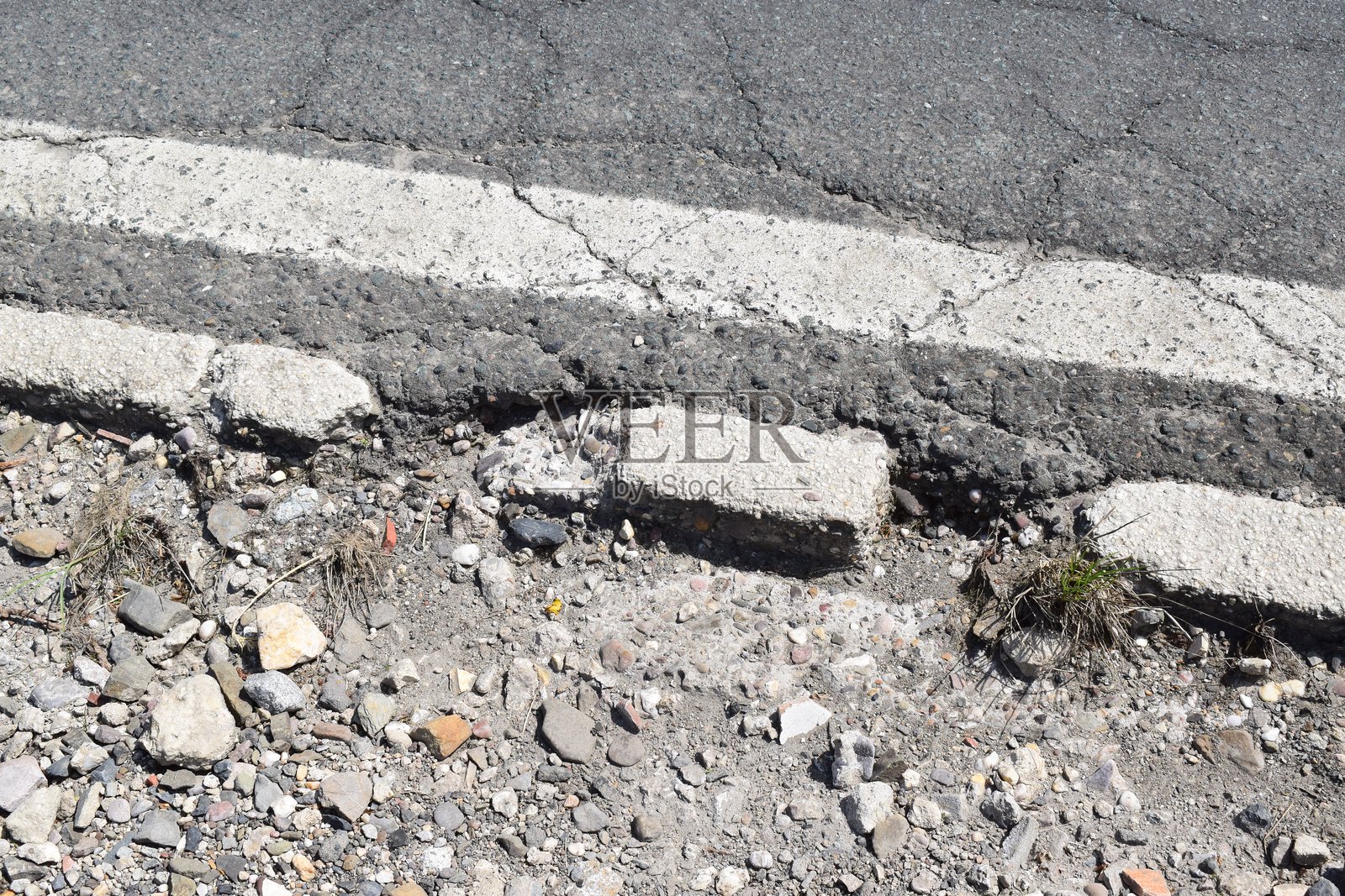 破损的路边照片摄影图片