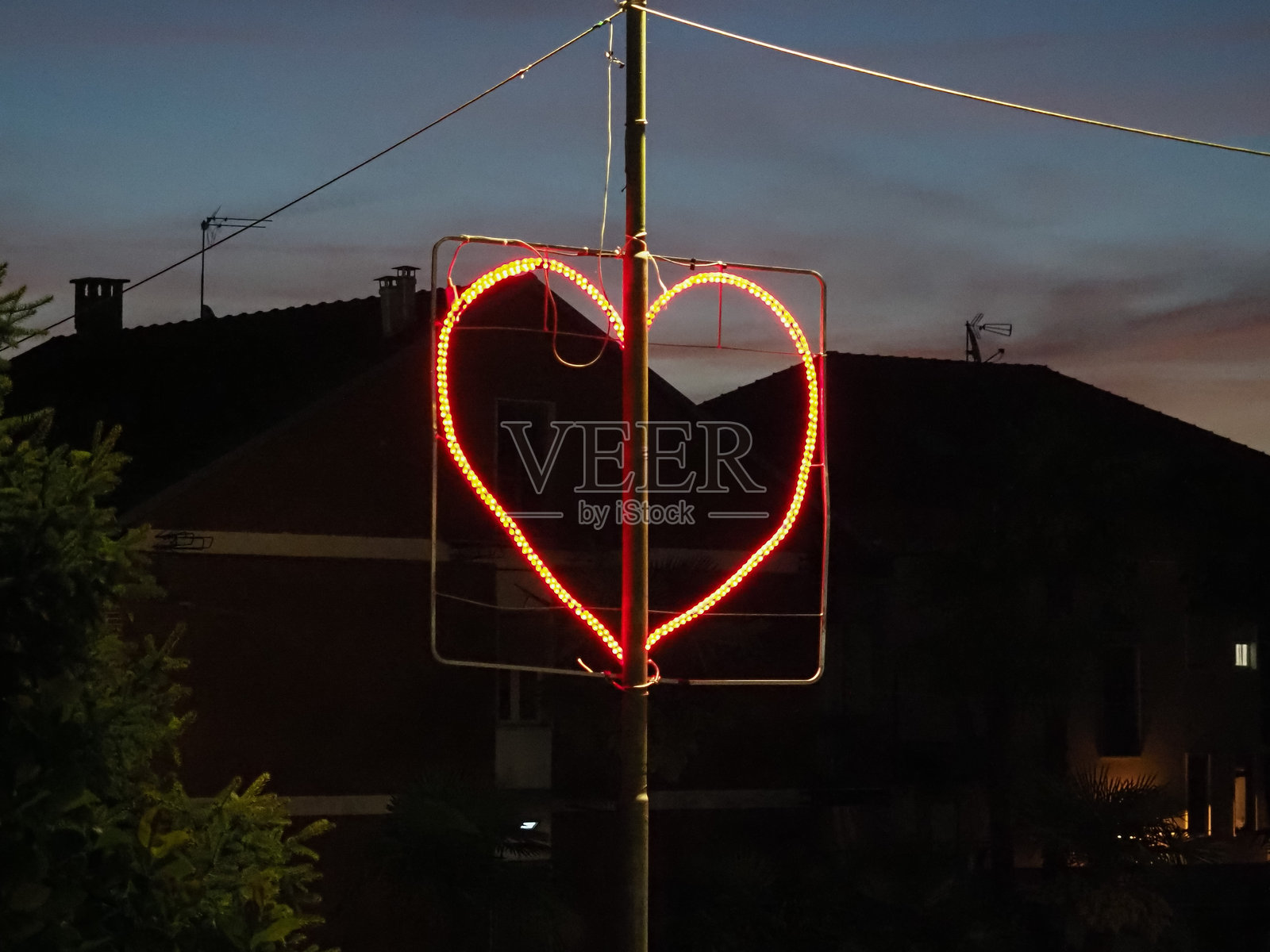 红色LED灯心形装饰照片摄影图片