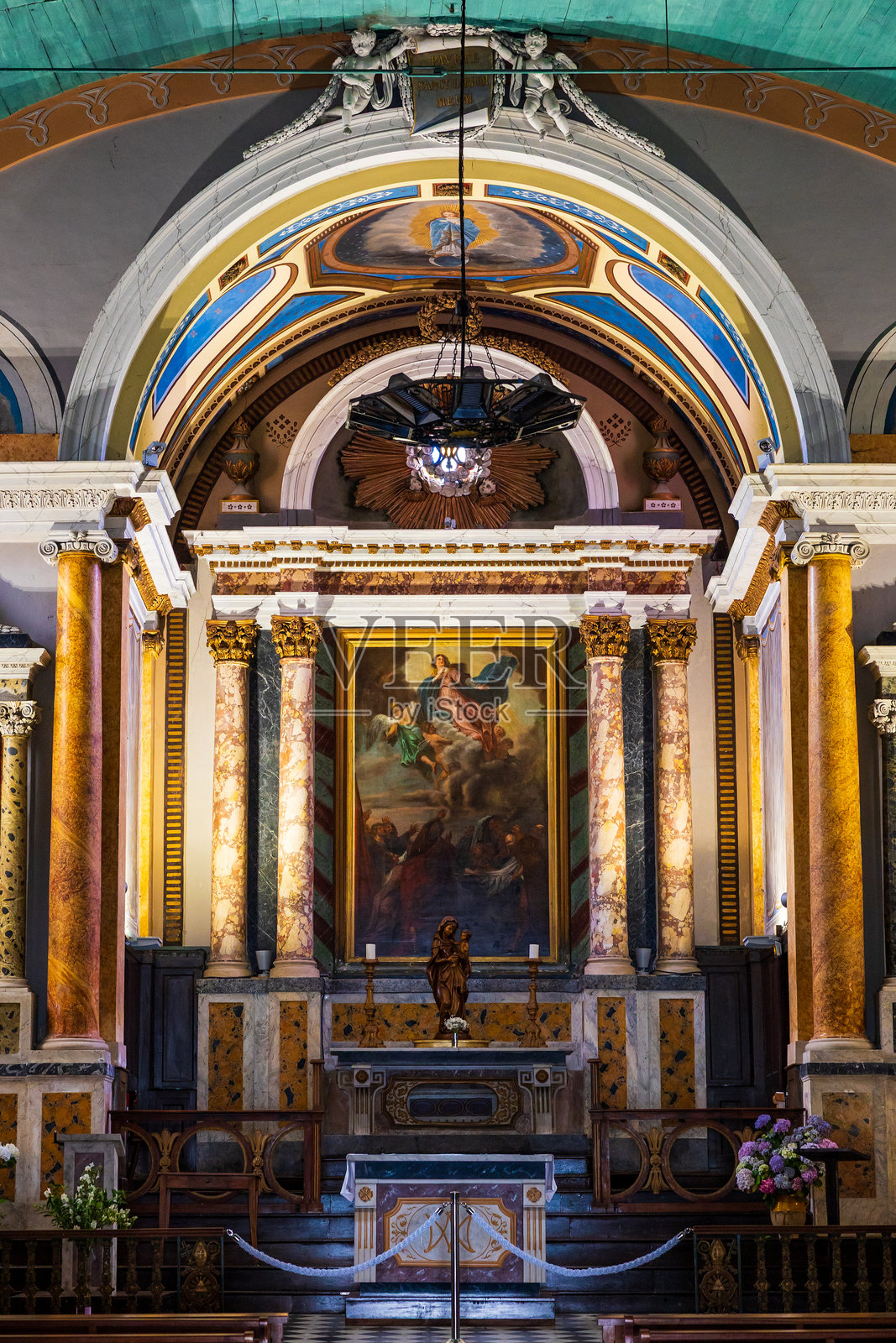 拉巴斯蒂德-克莱朗斯的圣母升天教堂华丽装饰的合唱团照片摄影图片