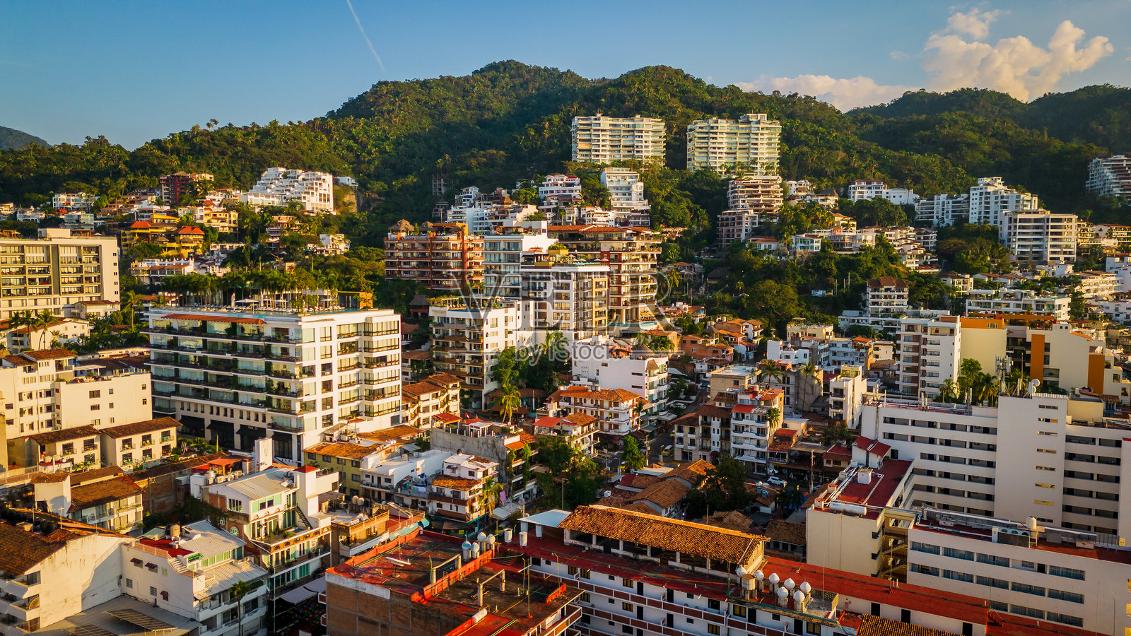 墨西哥瓦拉塔港的空中视角，纳亚里特海岸照片摄影图片
