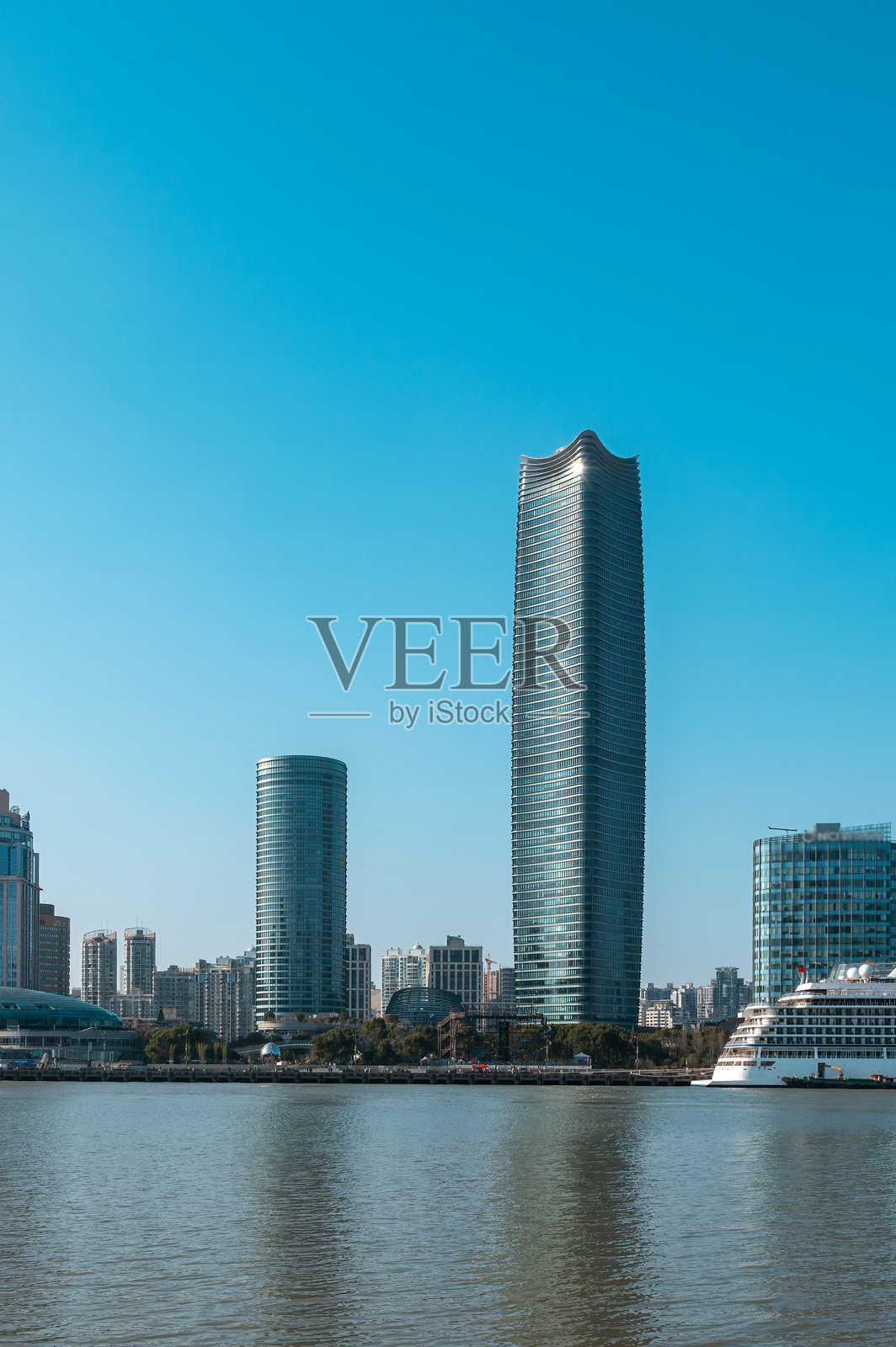 上海黄浦江畔的摩天大楼风景照片摄影图片