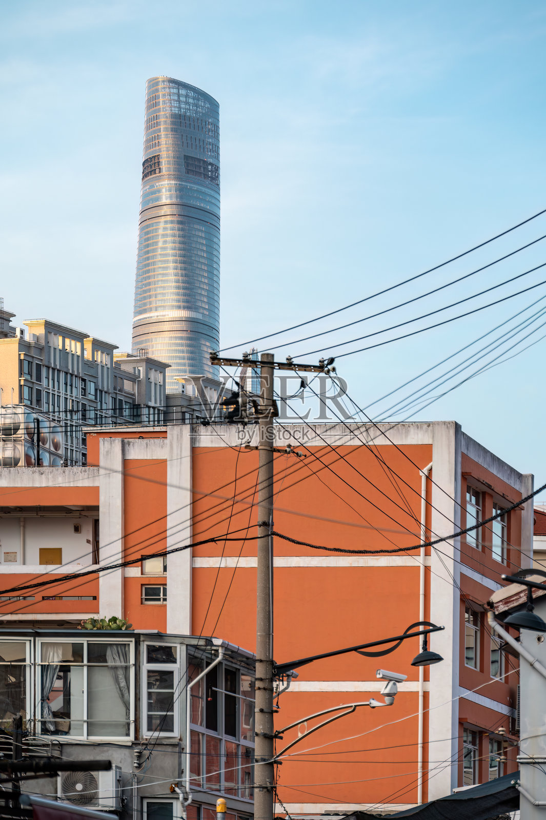 上海新旧建筑的对比照片摄影图片