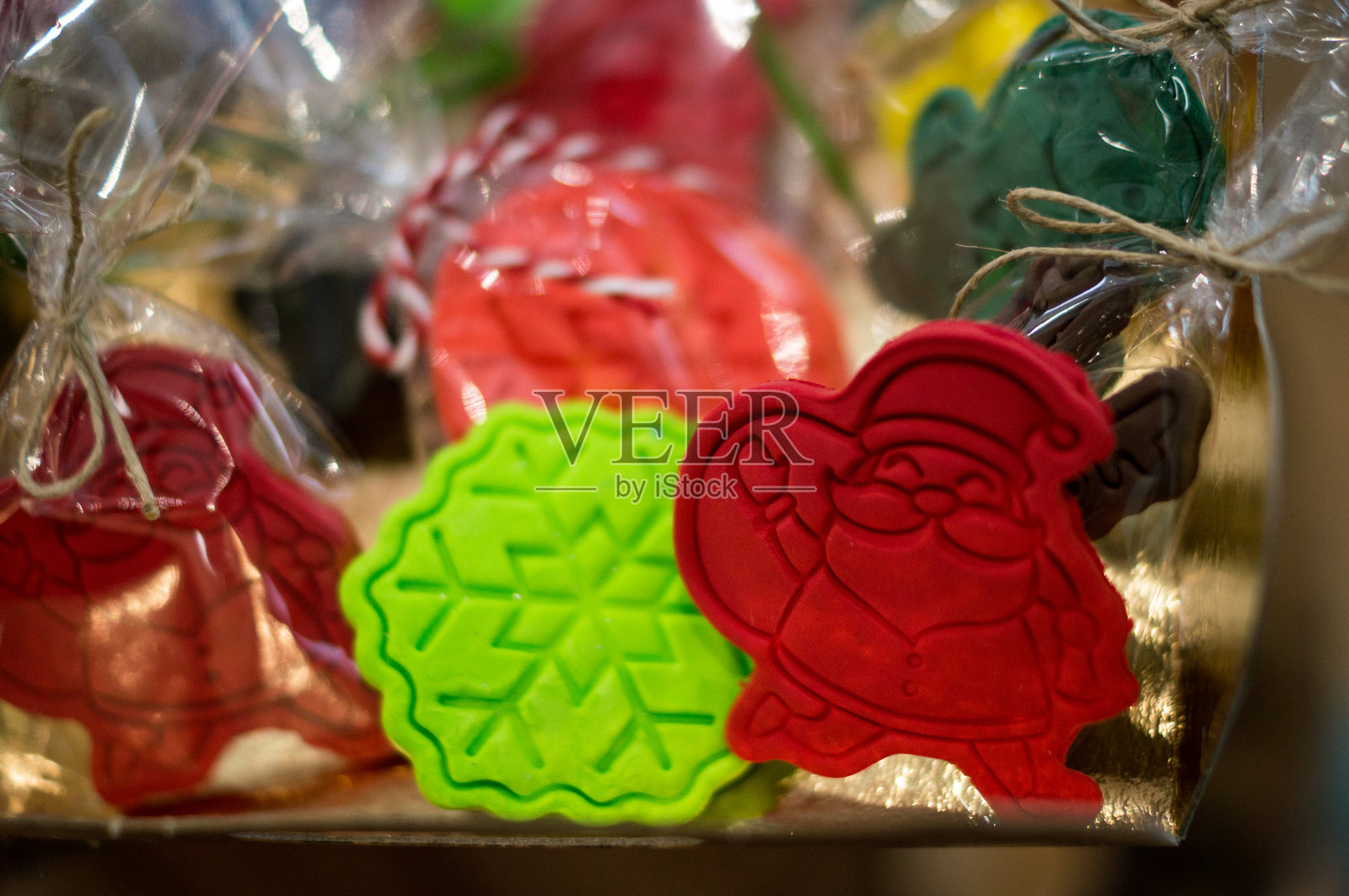 用塑料泥制作的五彩缤纷的圣诞人物照片摄影图片