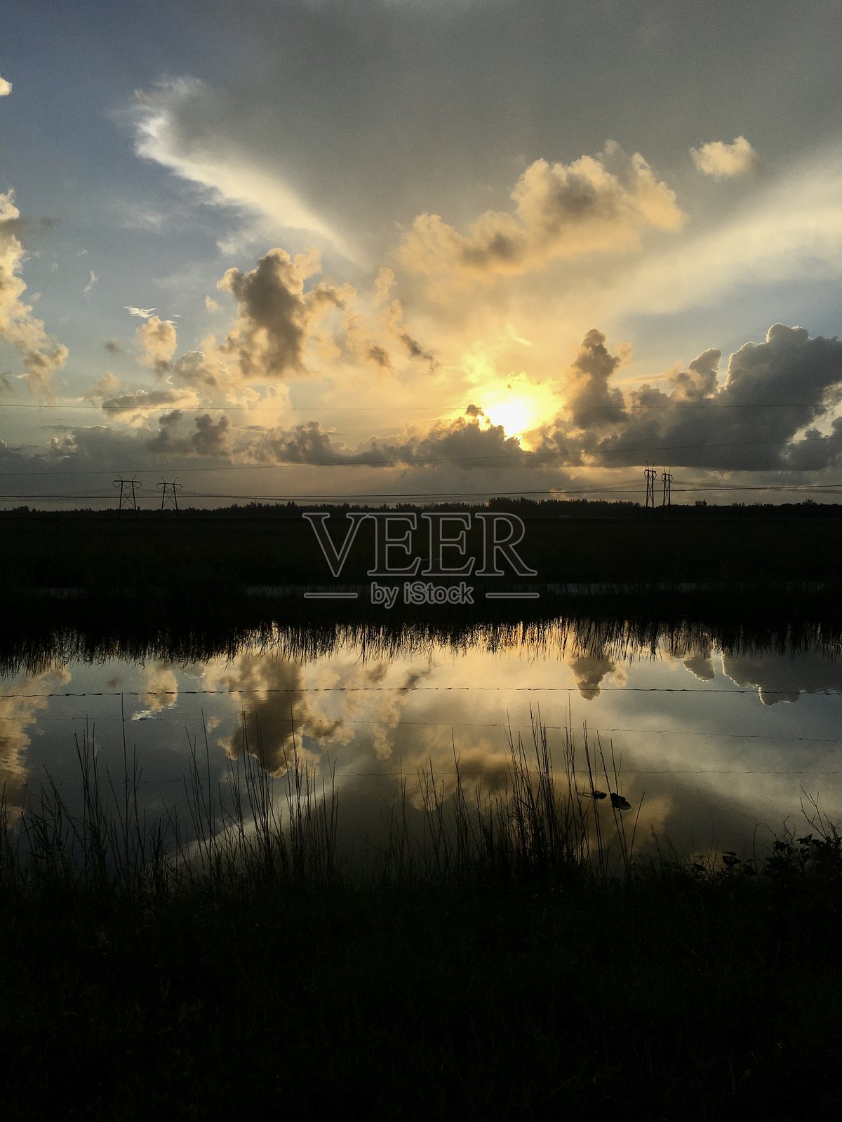 离谱的天空照片摄影图片